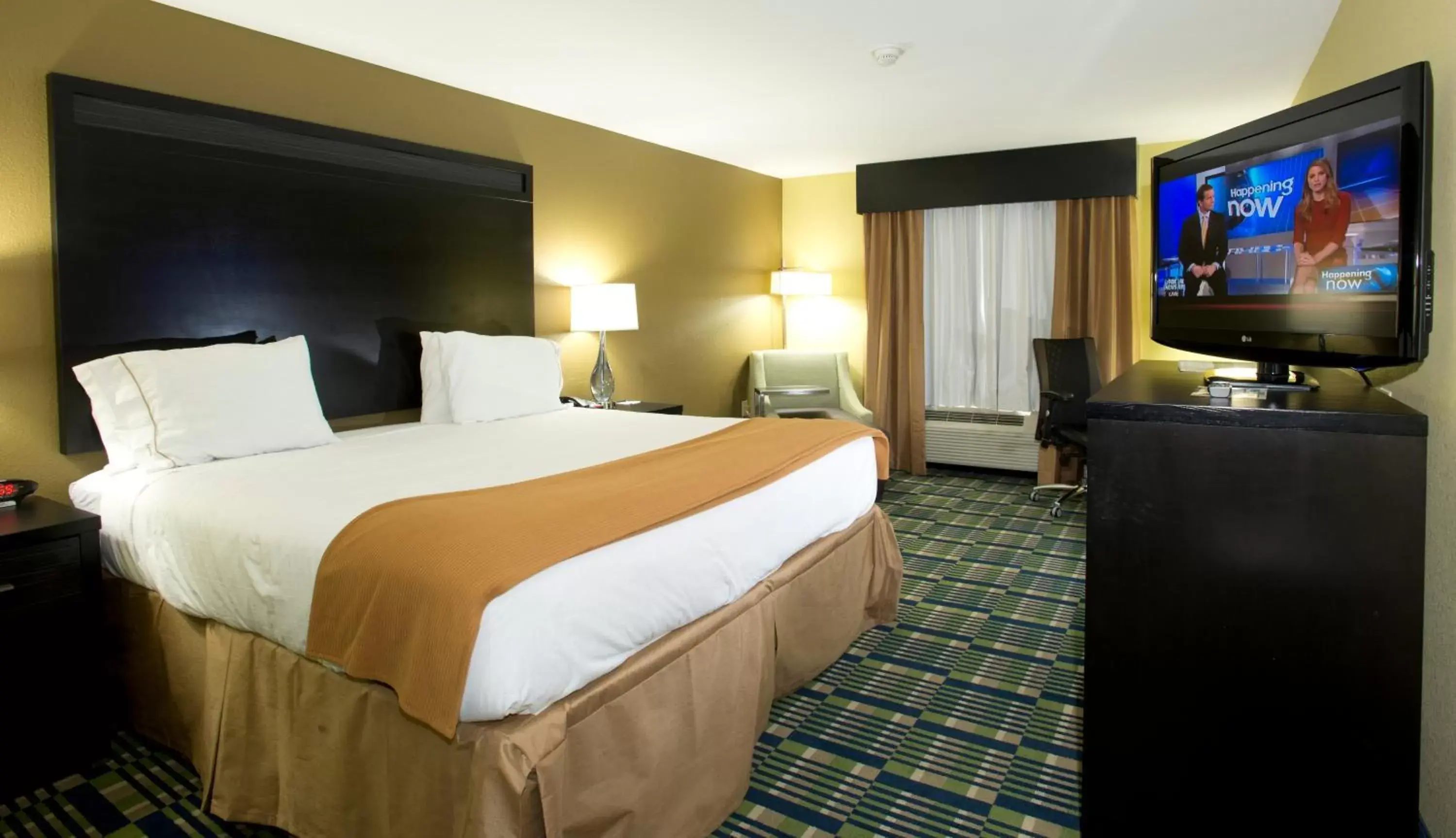 Photo of the whole room, Bed in Holiday Inn Express & Suites Morrilton, an IHG Hotel
