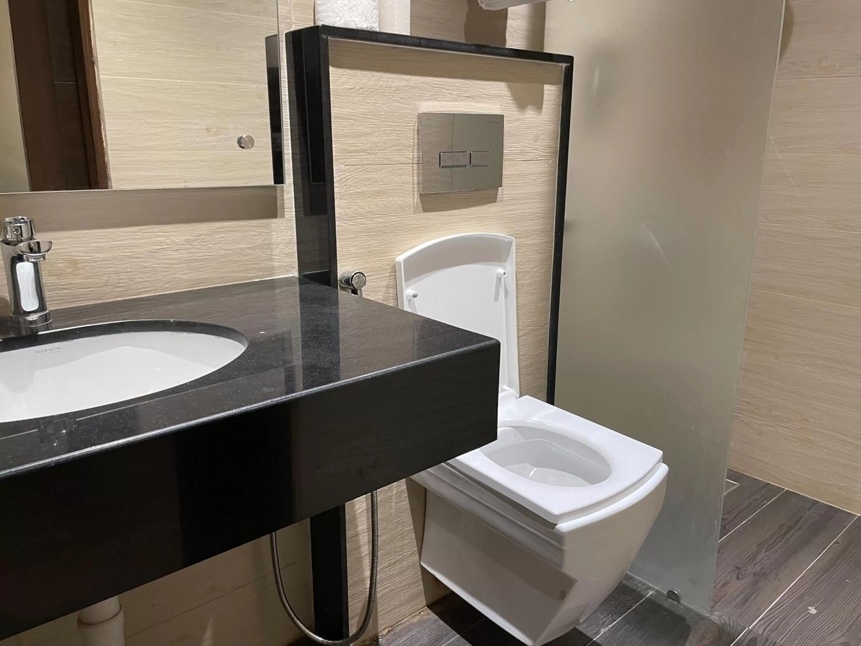 Bathroom in Hamsun Shahrah-e-Faisal