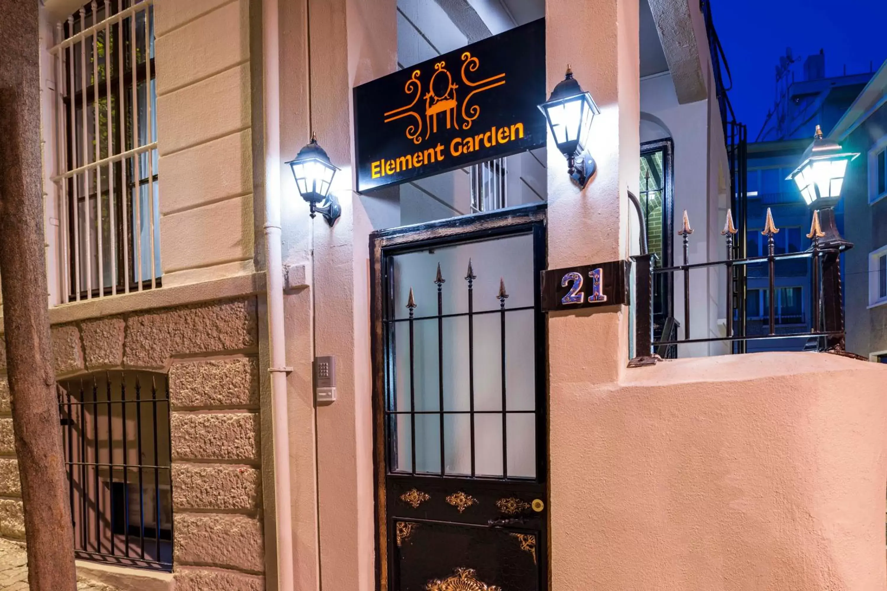 Facade/entrance in Element Garden Facade/entrance in Element Garden