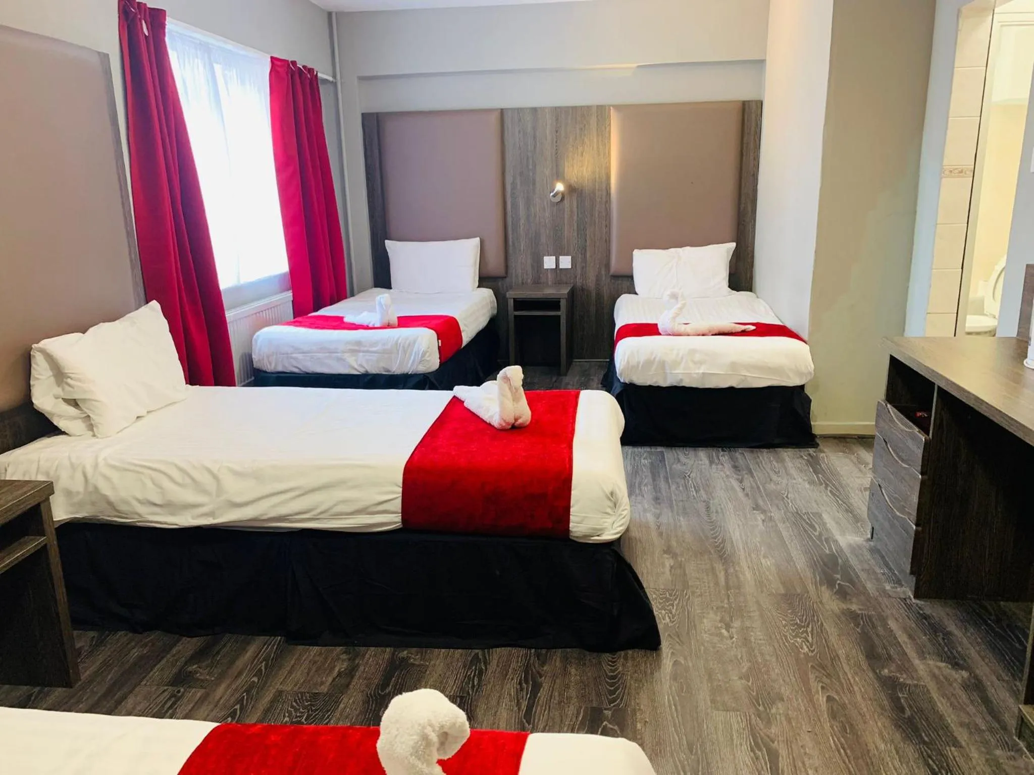 Bedroom, Bed in Hotel Lily