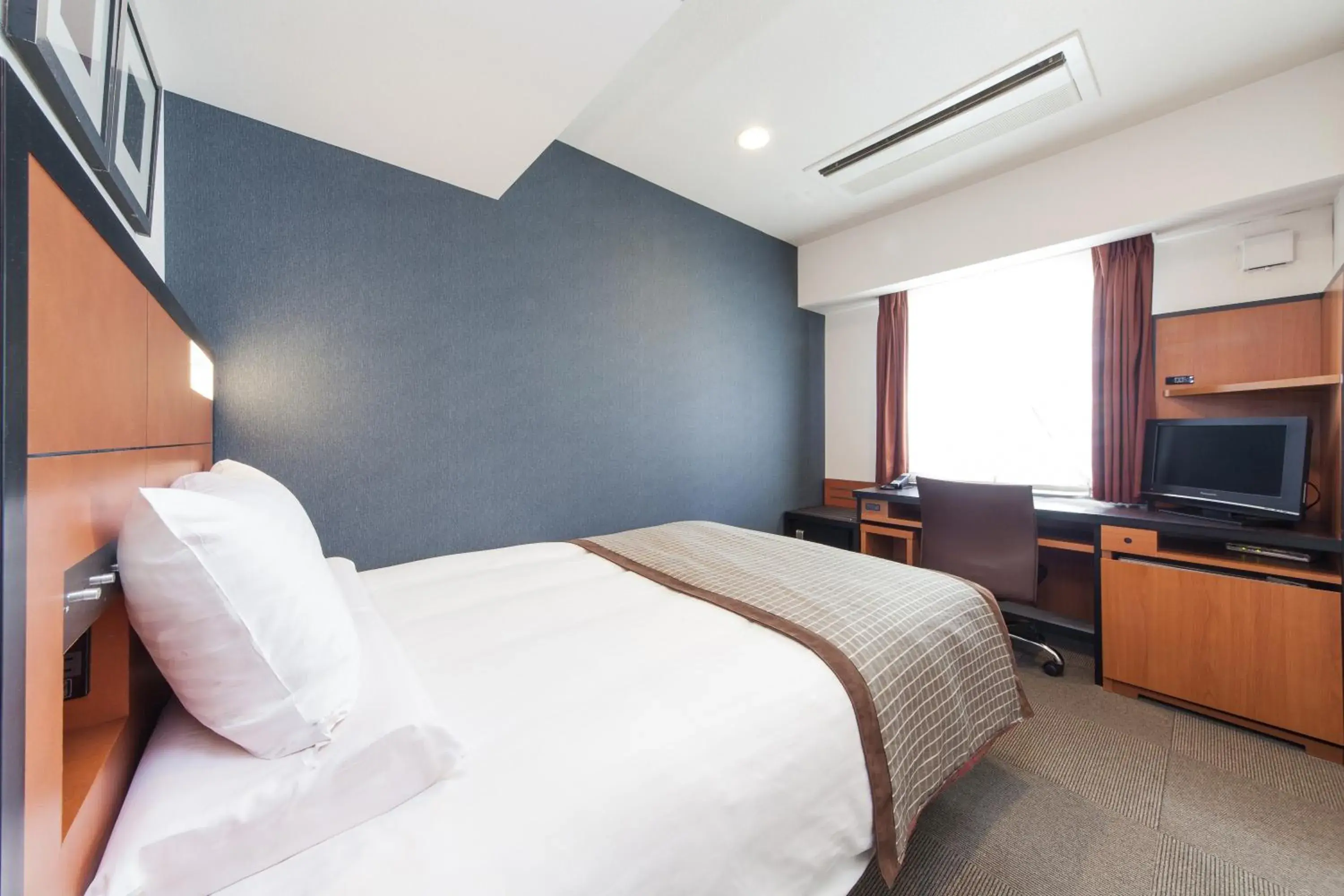 Spring, Bed in HOTEL MYSTAYS Sakaisuji Honmachi