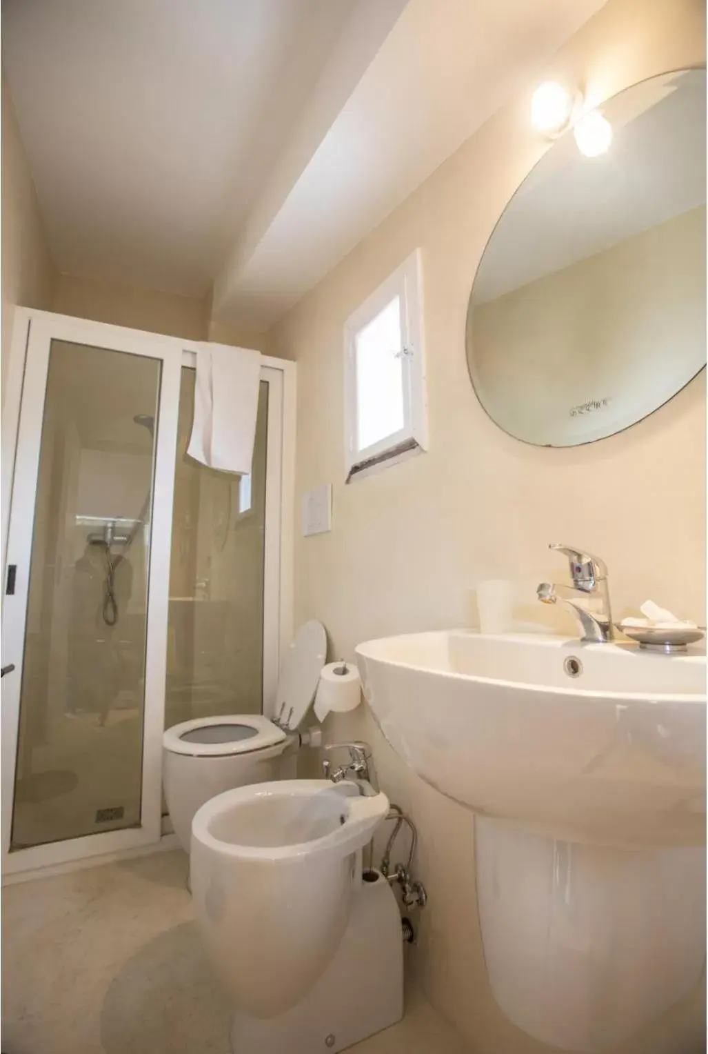 Bathroom in Chiesa Greca - SIT Rooms & Apartments