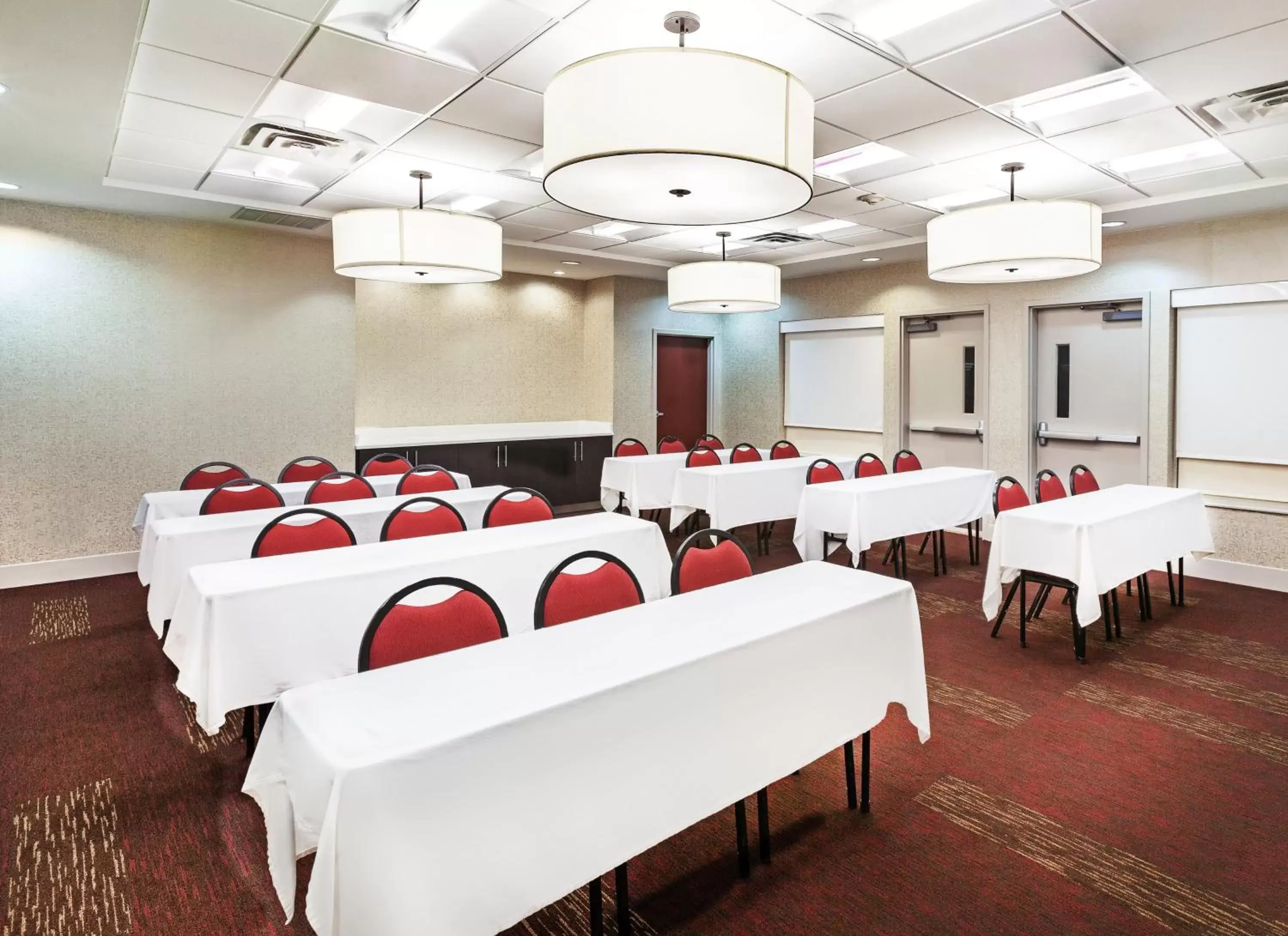 Meeting/conference room in Holiday Inn Express Hotel and Suites Shreveport South Park Plaza, an IHG Hotel