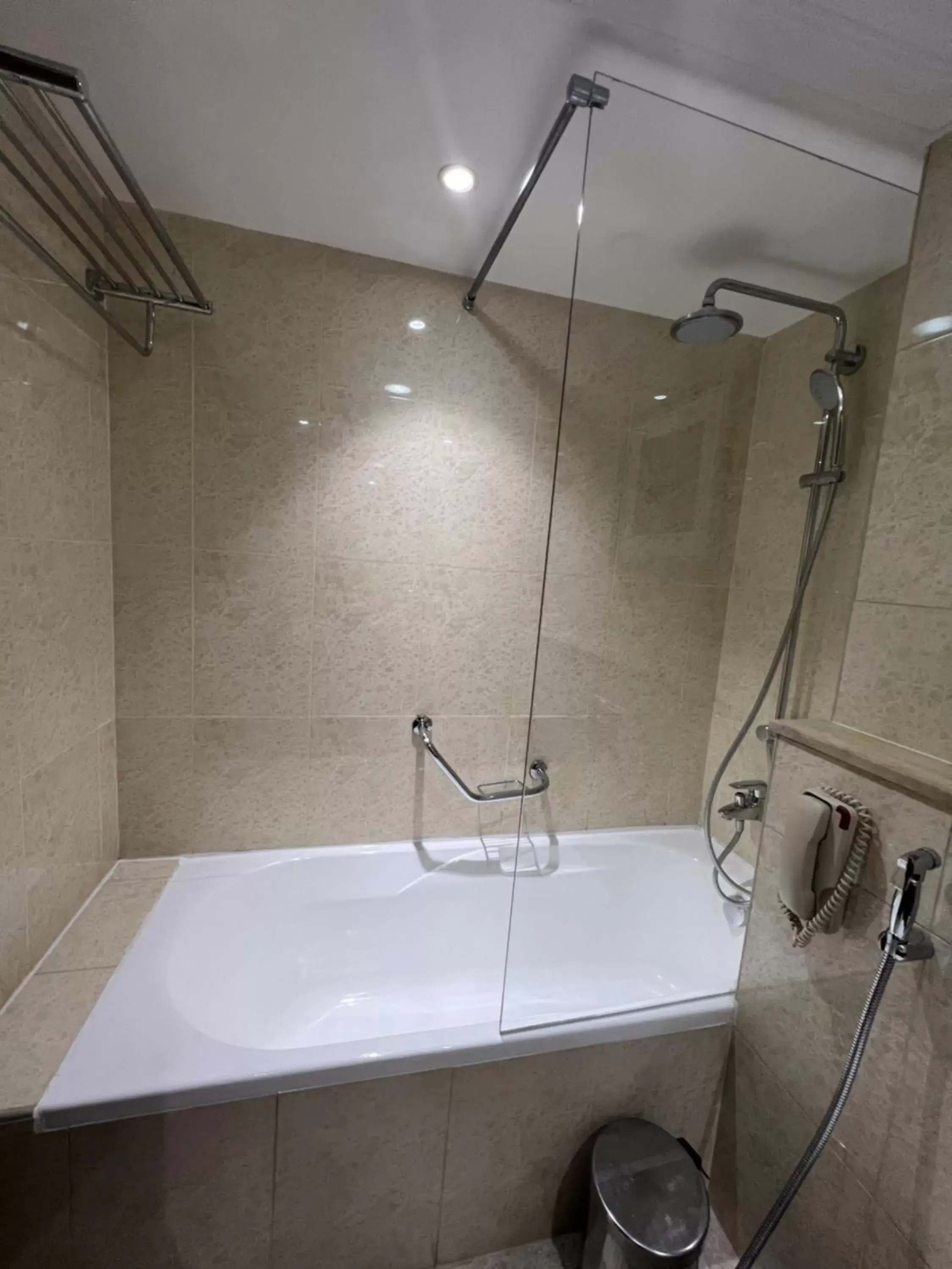 Shower, Bathroom in Oceanic Khorfakkan Resort & Spa
