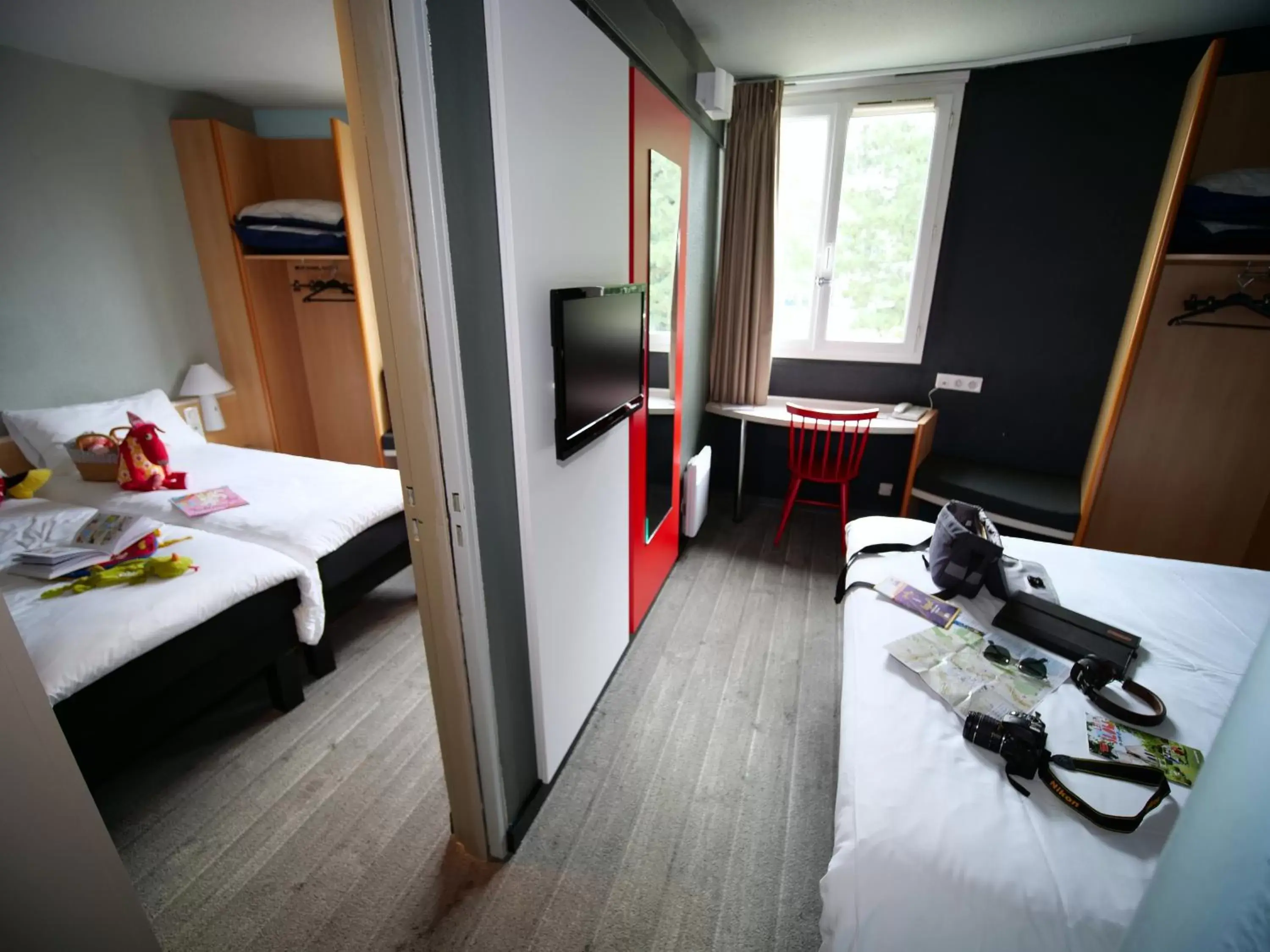 Photo of the whole room in ibis Chartres Ouest Luce