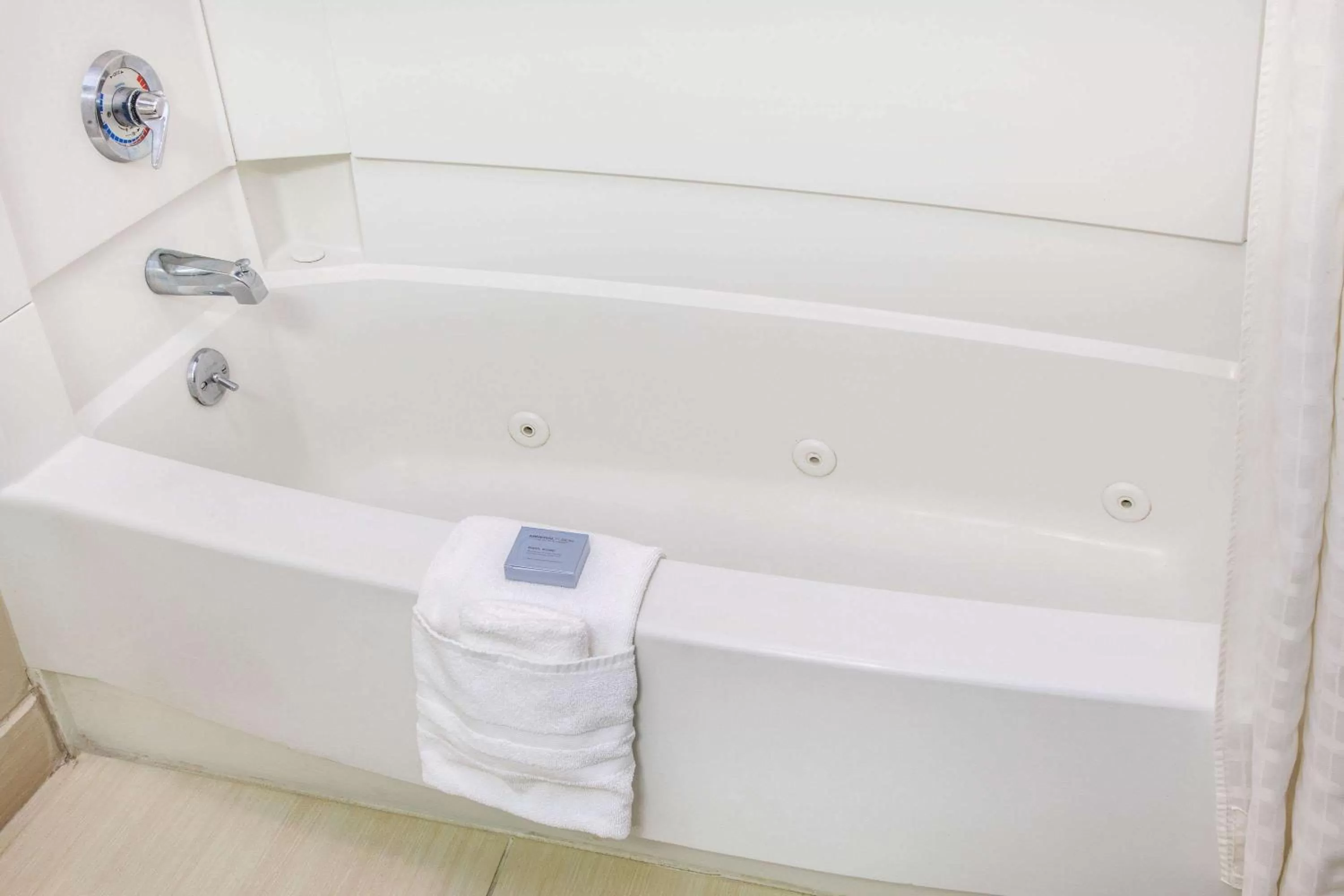 Queen Studio Suite - Non-Smoking in Hawthorn Extended Stay by Wyndham Bloomington