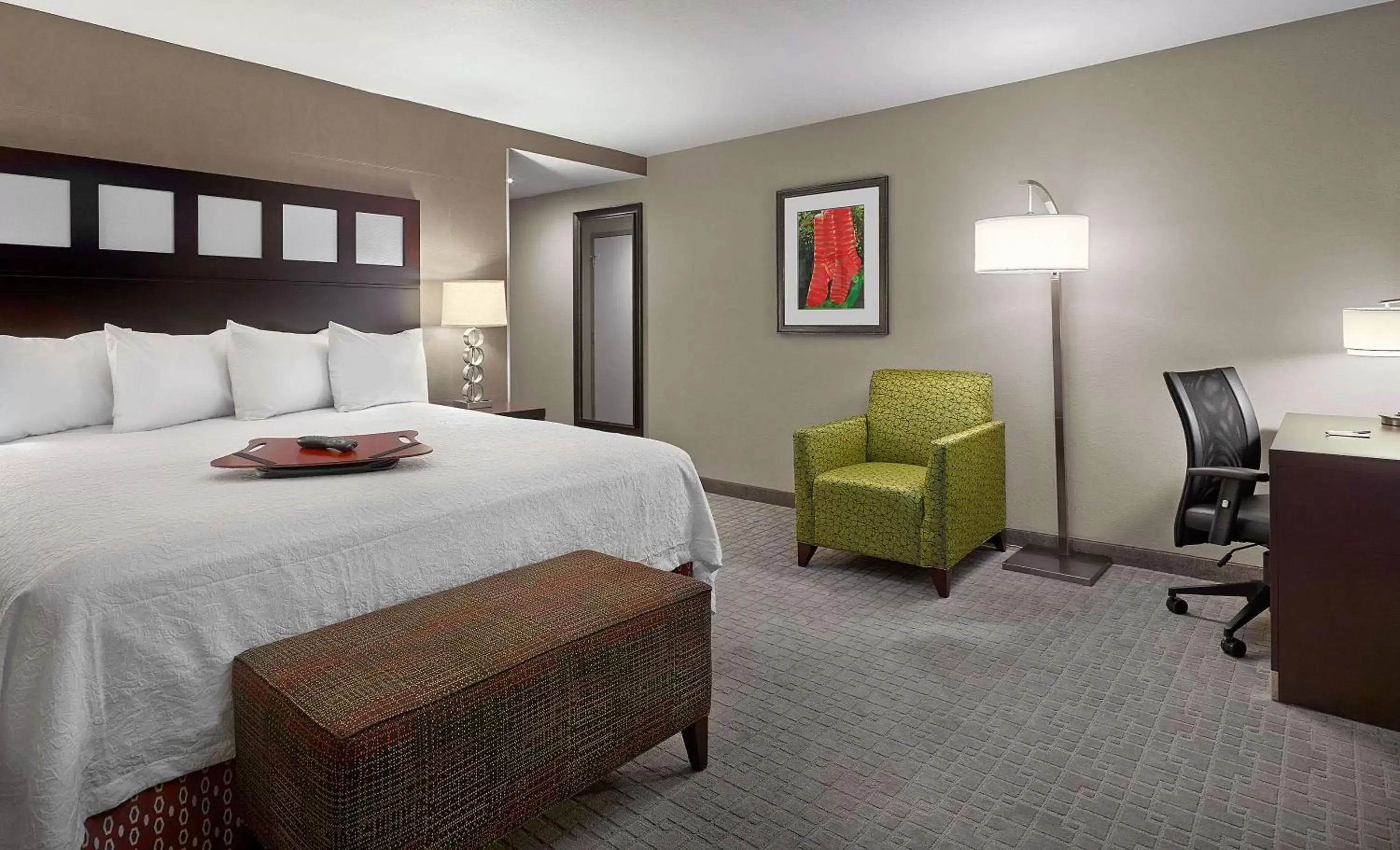 Bed in Hampton Inn by Hilton Calgary Airport North