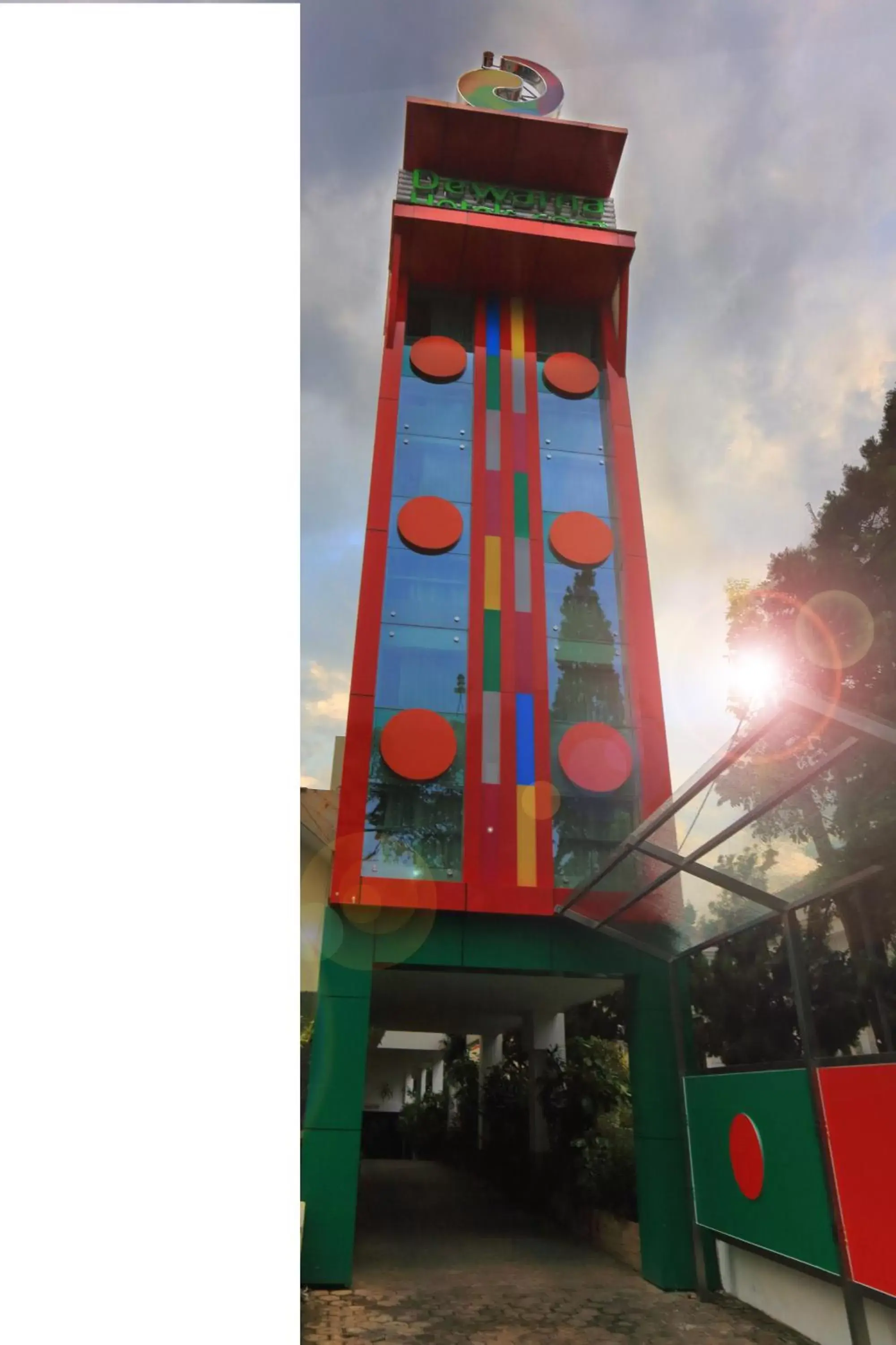 Property building in Hotel Dewarna Sutoyo Malang Property building in Hotel Dewarna Sutoyo Malang