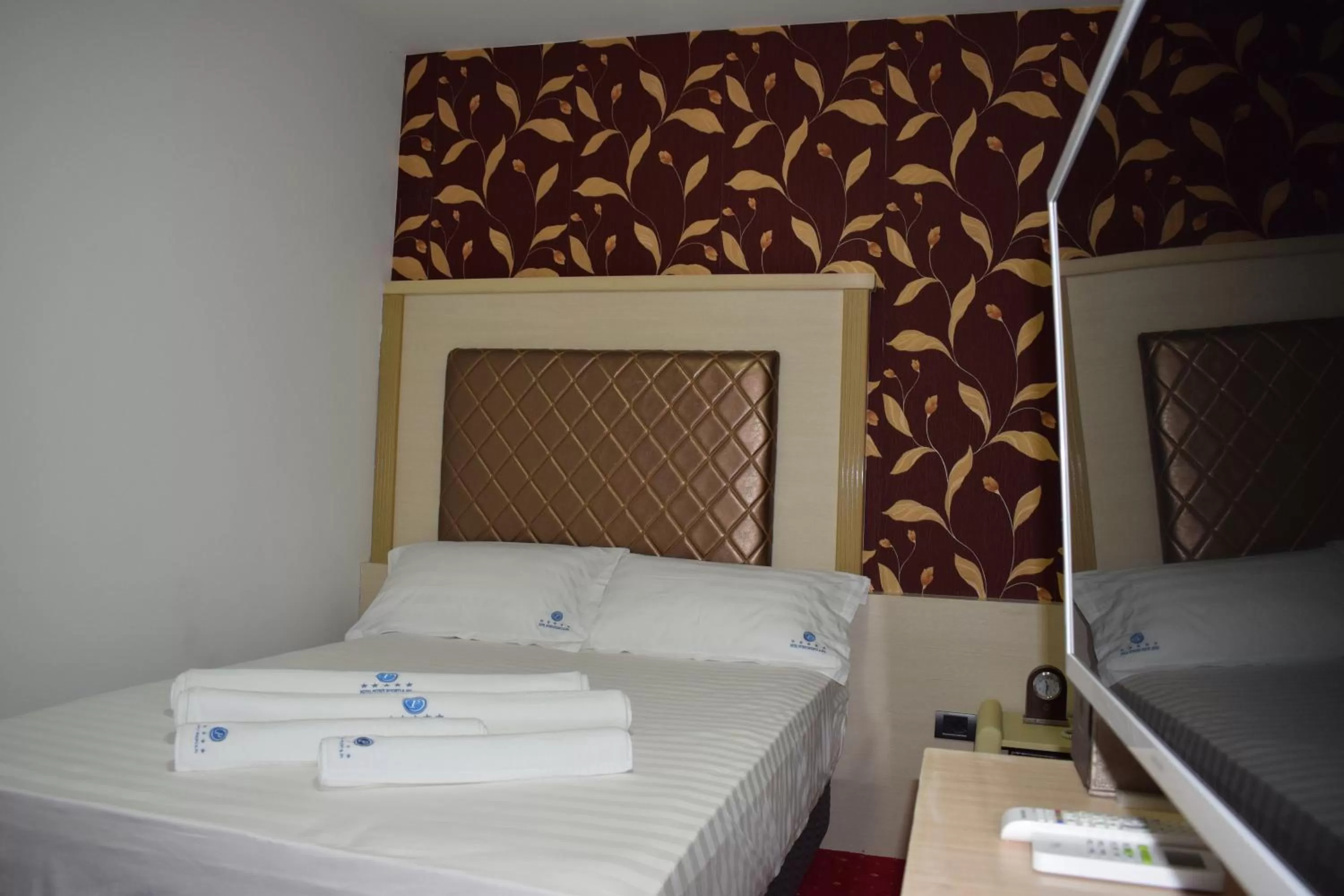 Photo of the whole room, Bed in Petriti & Spa