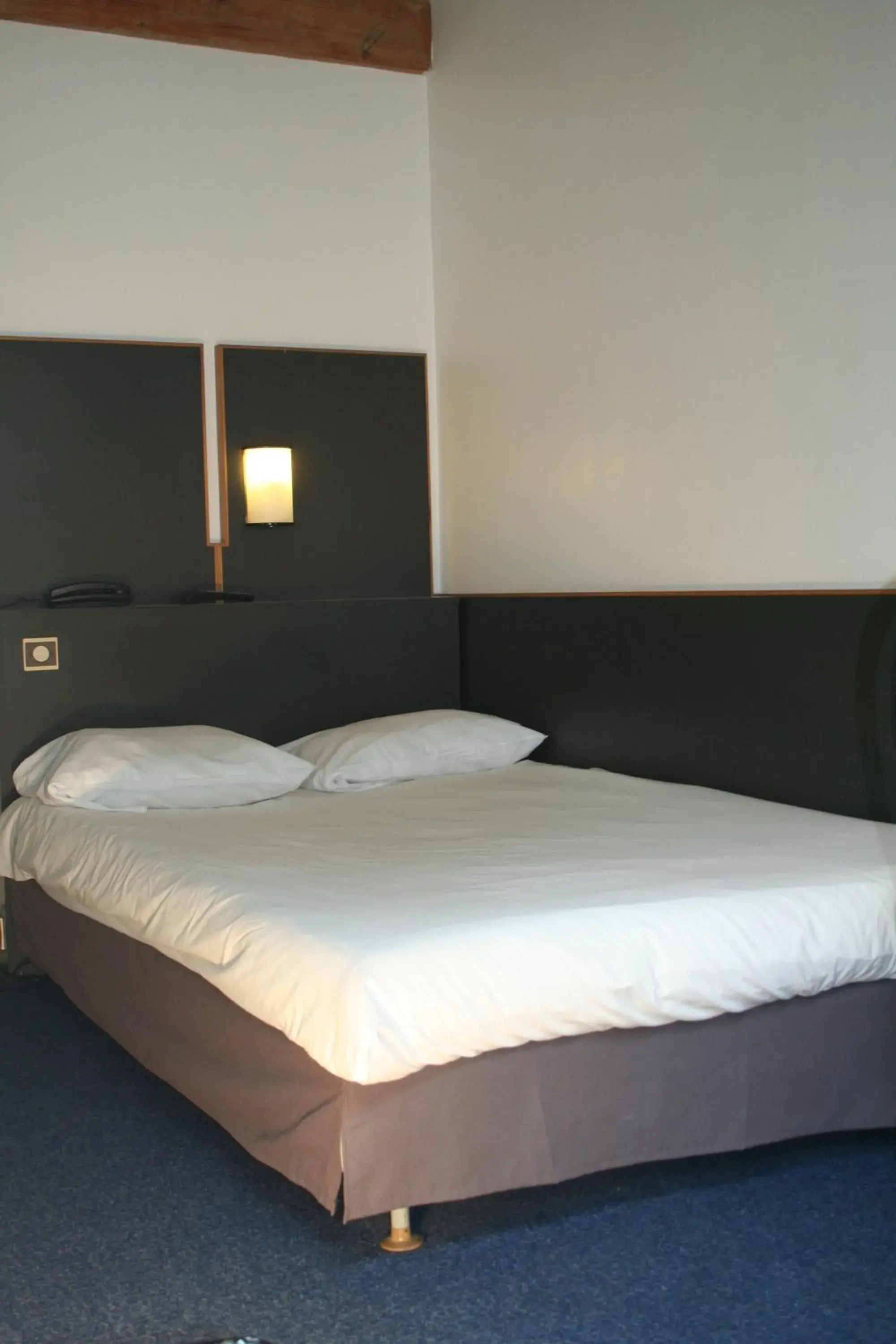Bed in Hôtel La Chartreuse