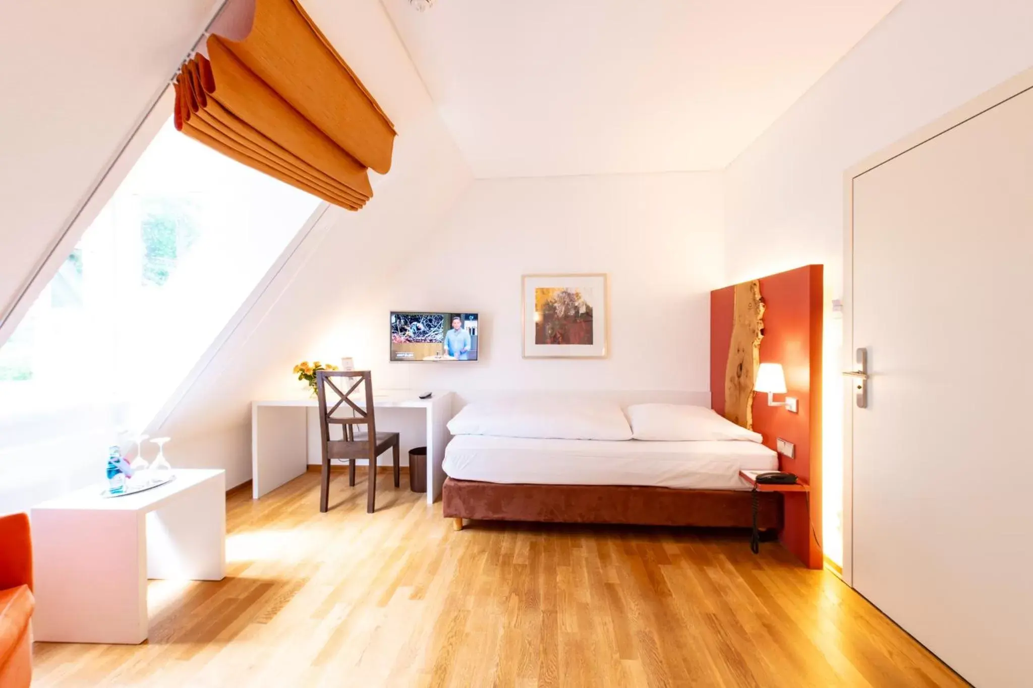 Photo of the whole room, Bed in Parkhotel Wolfsburg