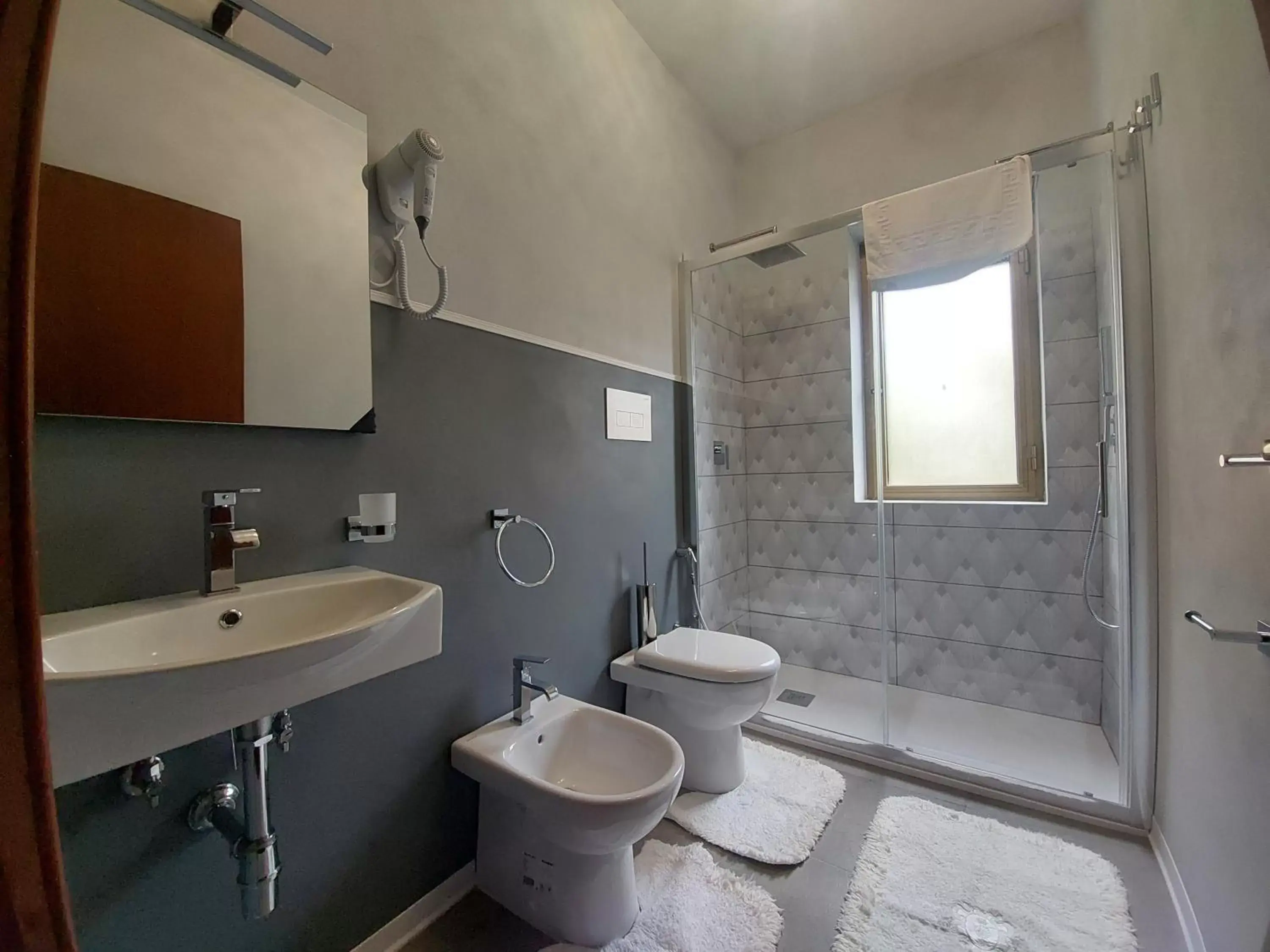 Bathroom in Don Mario Aparthotel & Rooms