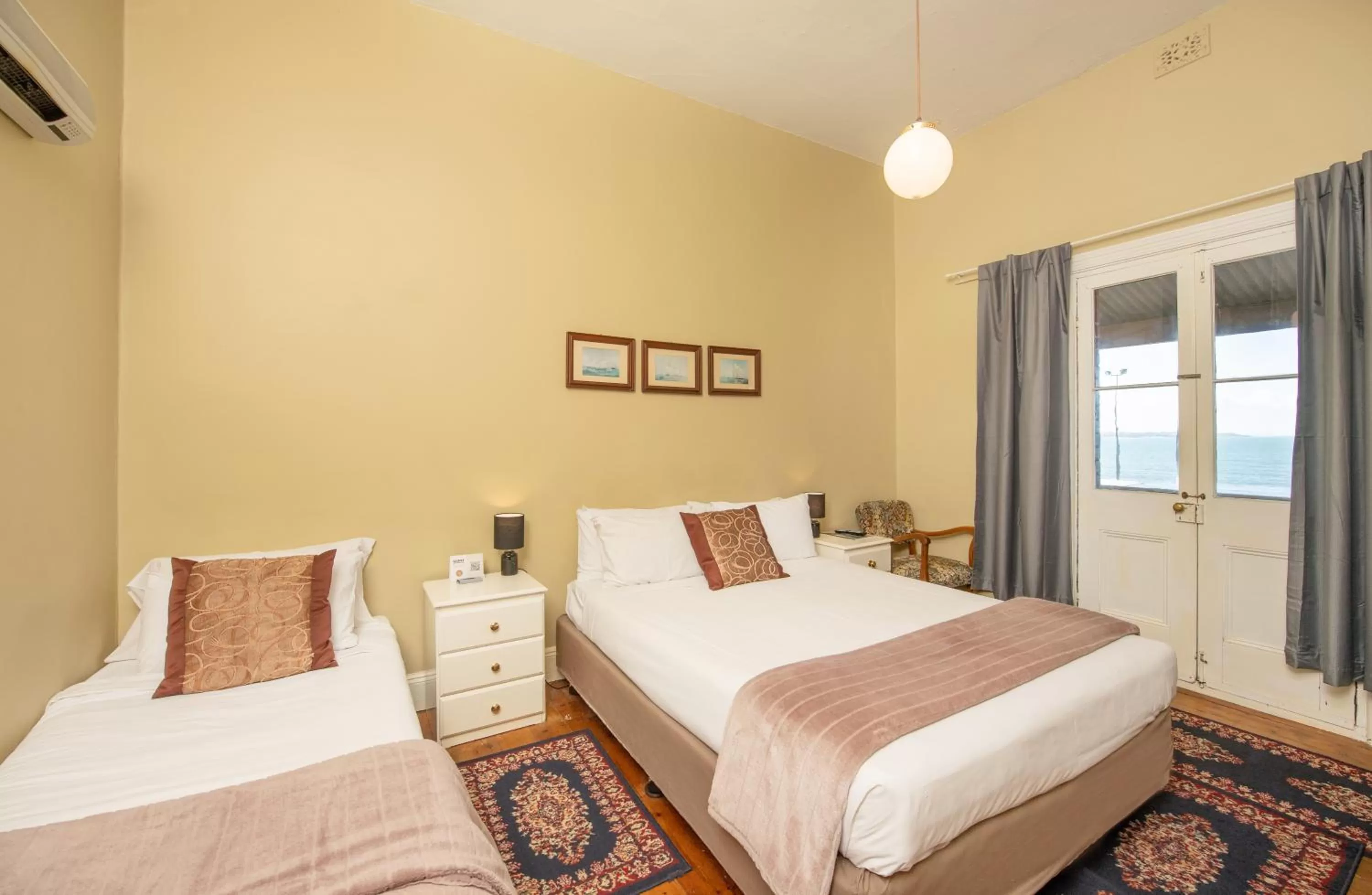 Bed in Anchorage Seafront Hotel