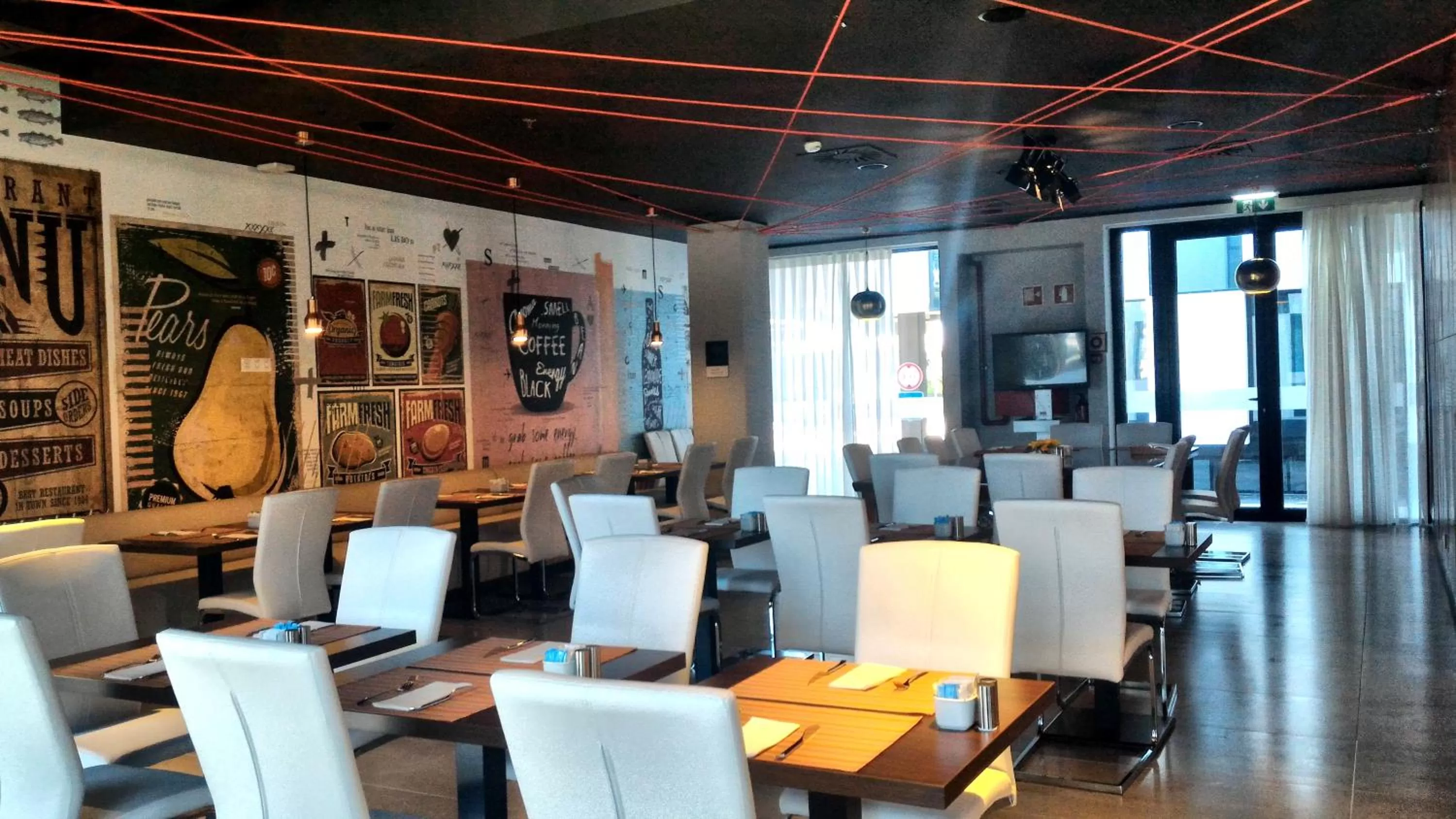 Restaurant/places to eat in Star inn Lisbon Airport