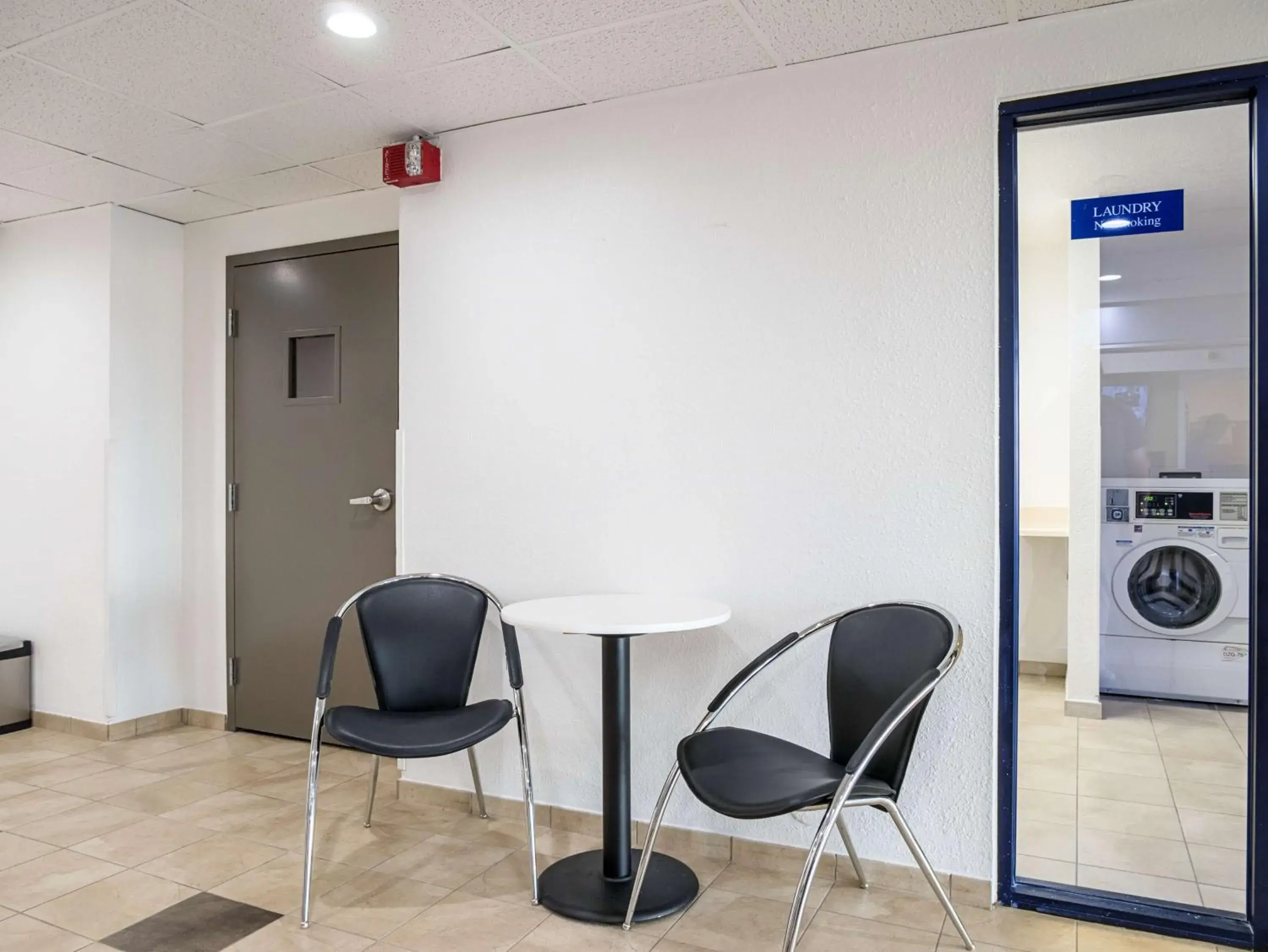 Lobby or reception in Studio 6-Miamisburg, OH - Dayton Lobby or reception in Studio 6-Miamisburg, OH - Dayton