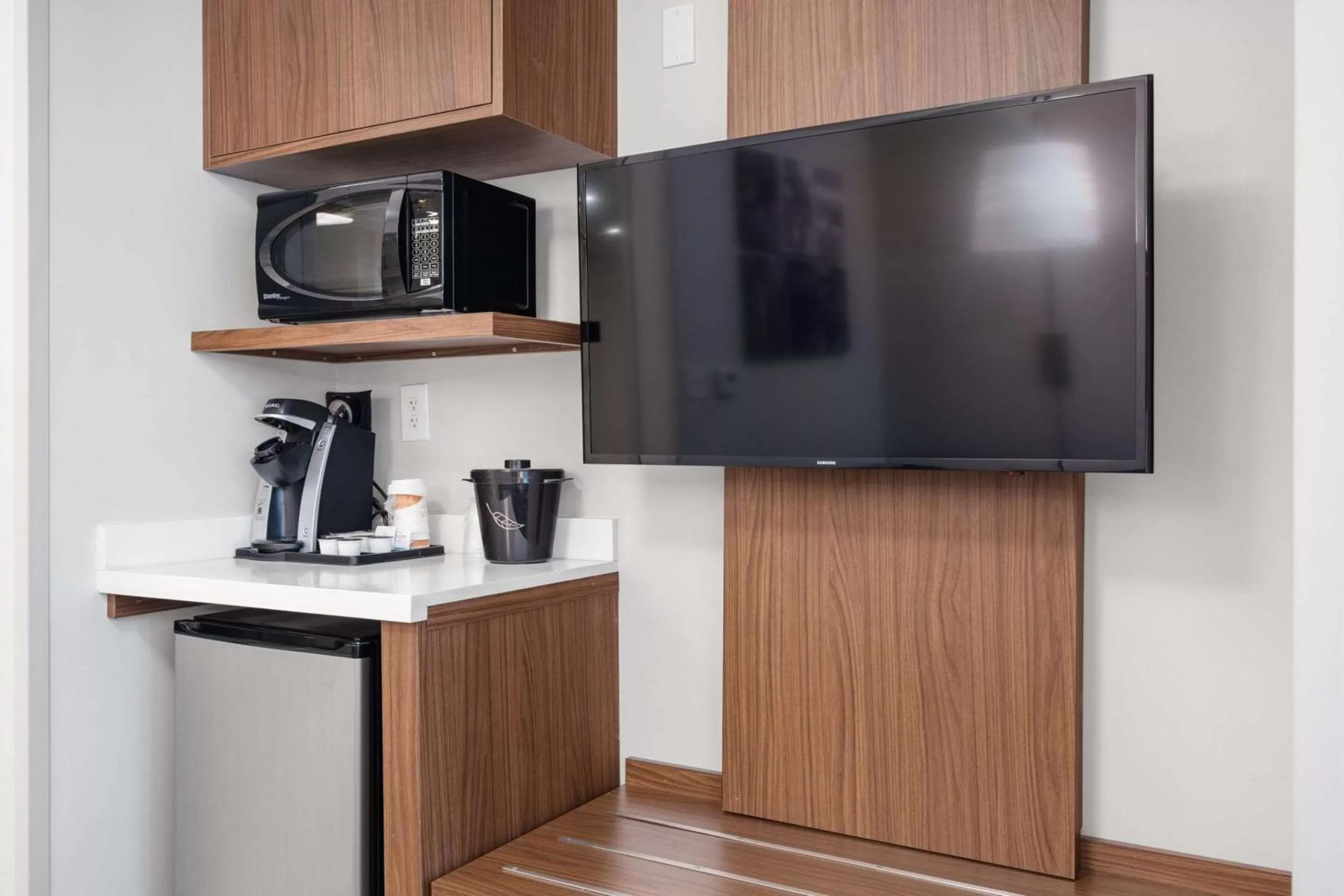 TV and multimedia, TV/Entertainment Center in Sleep Inn & Suites Tempe ASU Campus