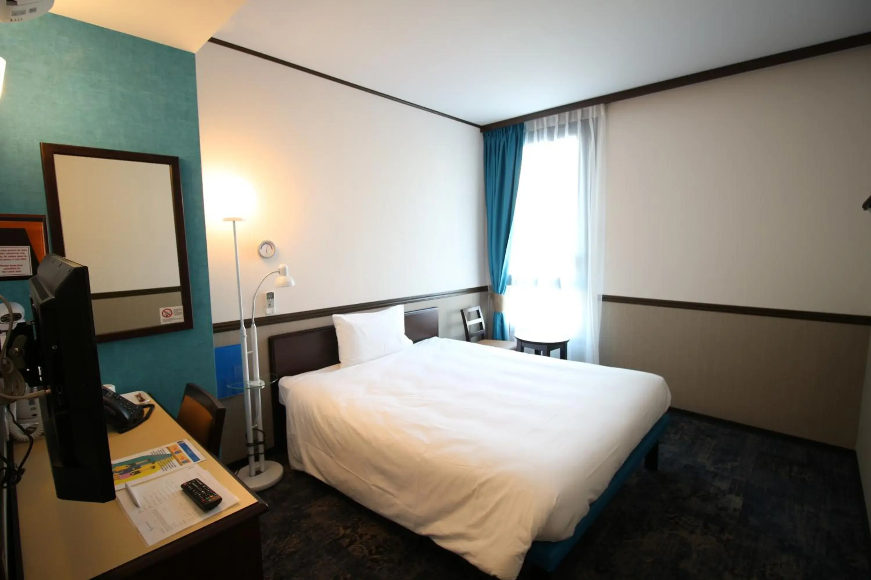 Photo of the whole room, Bed in Toyoko INN Marseille Saint Charles