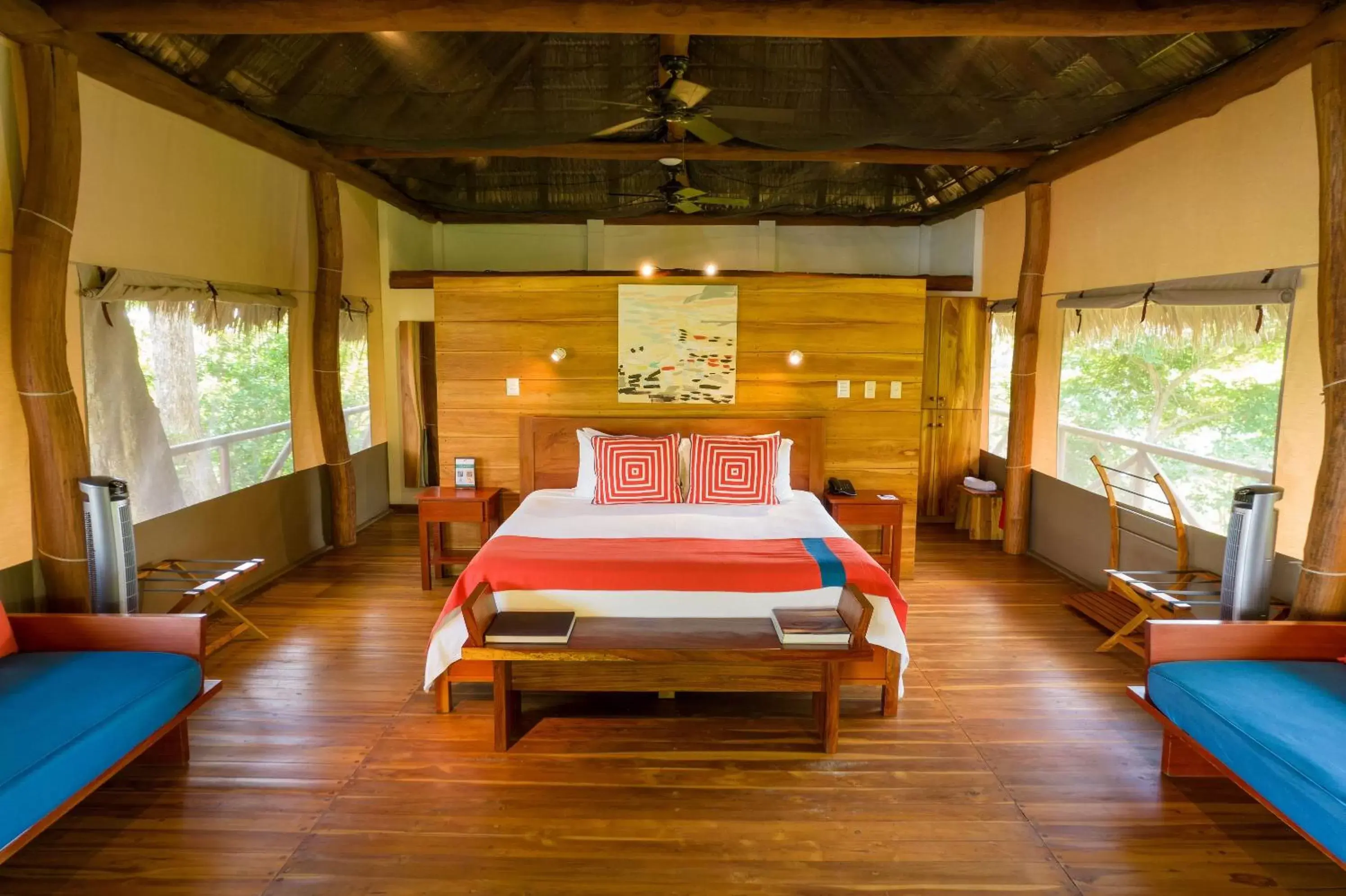 Bed in Isla Chiquita Glamping Hotel