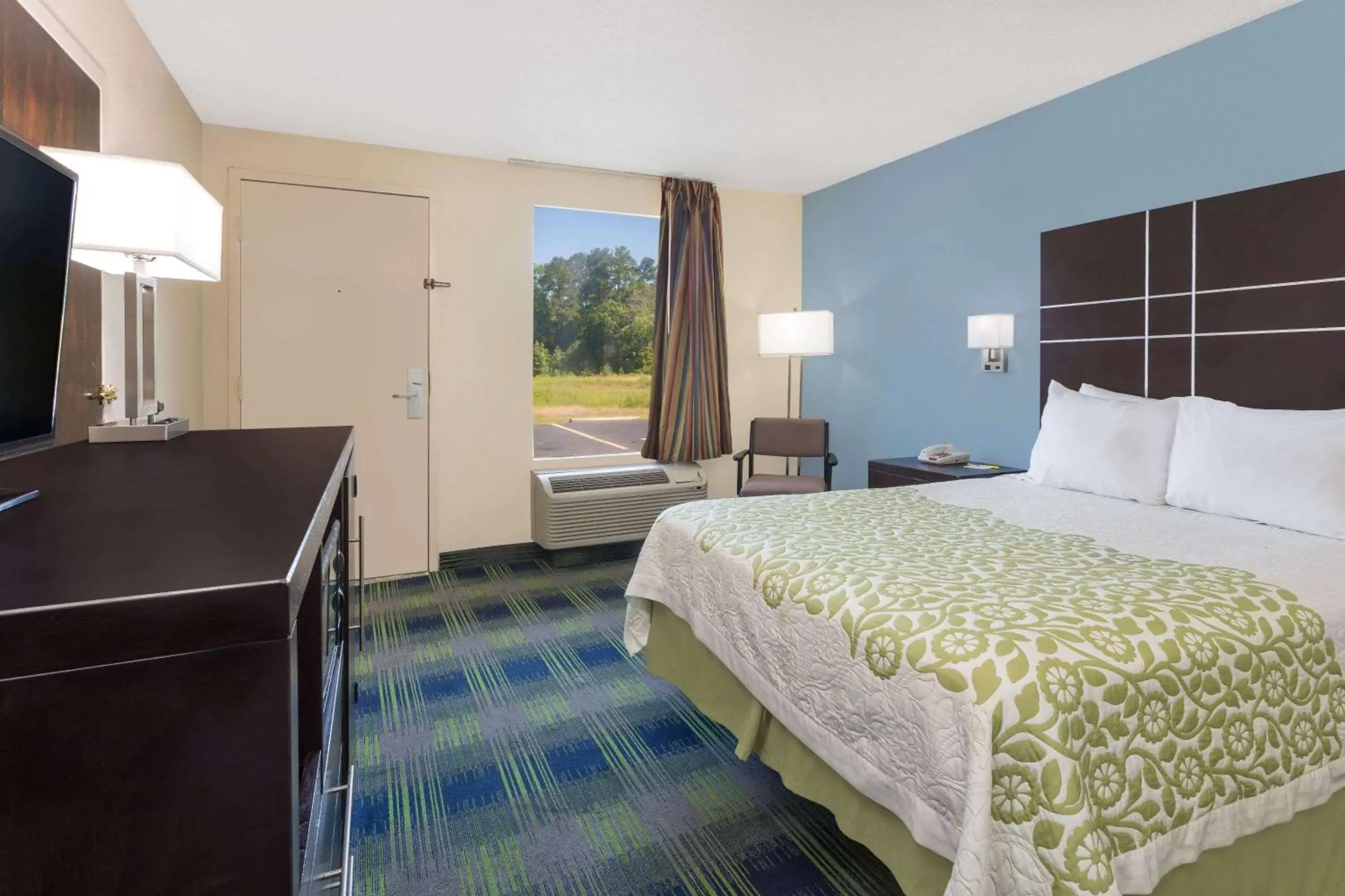 Photo of the whole room, Bed in Days Inn by Wyndham Newberry South Carolina