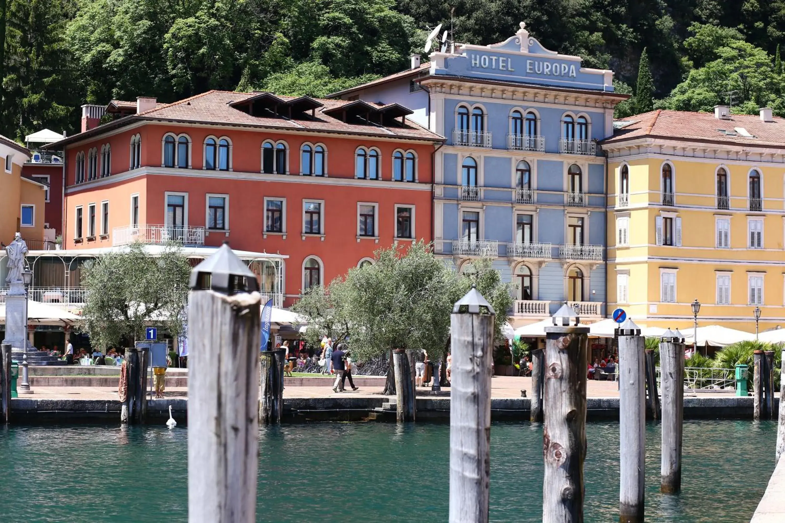 Facade/entrance, Property Building in Hotel Europa - Skypool & Panorama