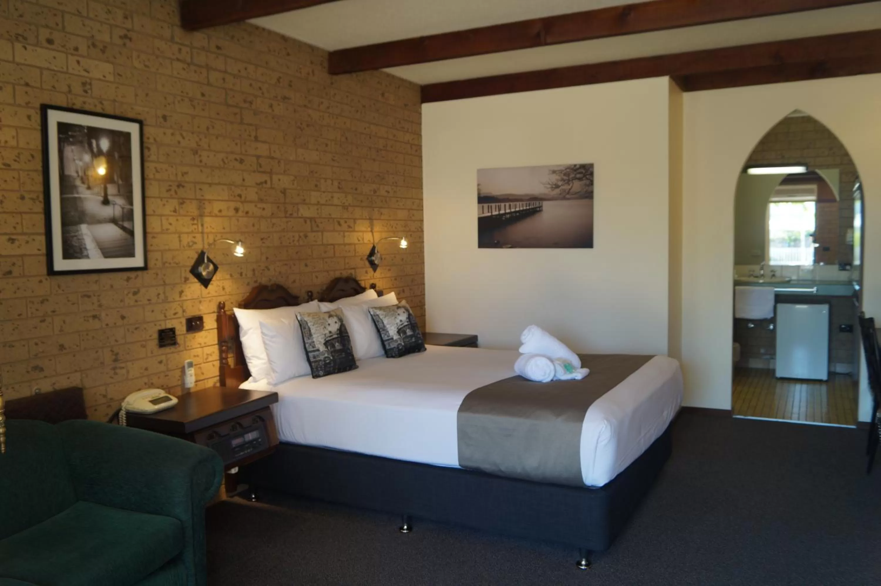 Photo of the whole room, Bed in Belltower Motor Inn