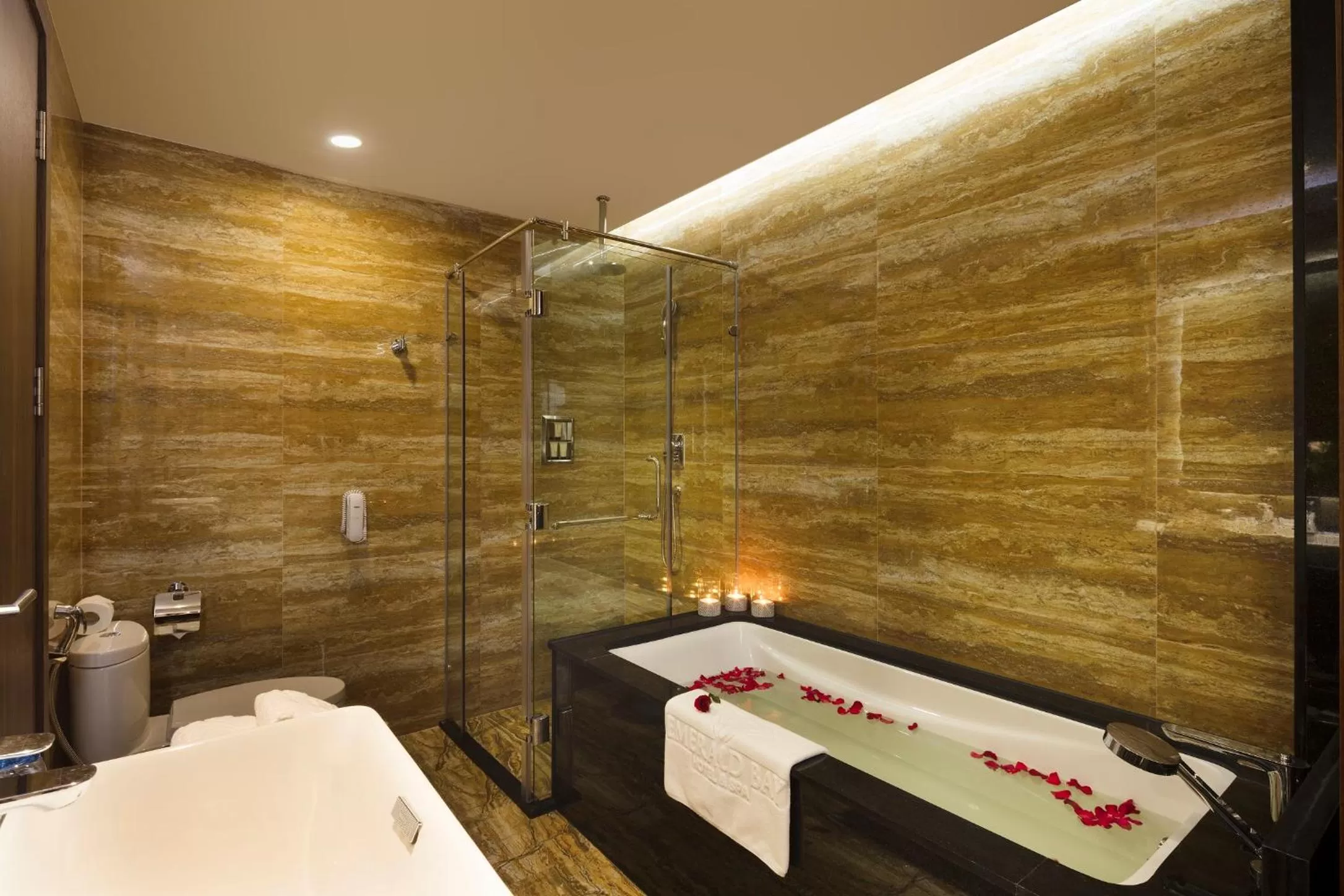 Bathroom in Emerald Bay Hotel & Spa Nha Trang