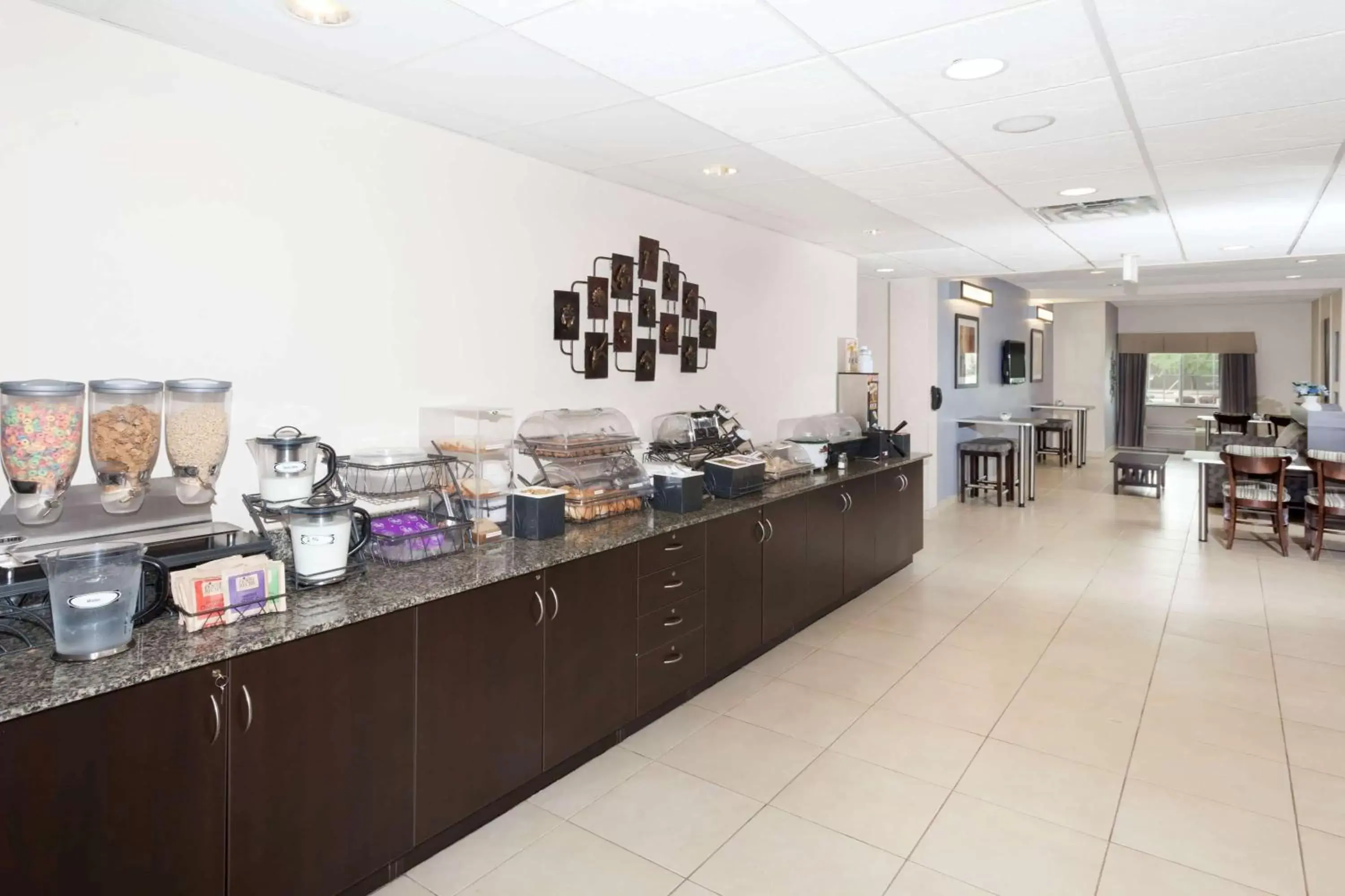 Restaurant/places to eat in Microtel Inn and Suites Elkhart Restaurant/places to eat in Microtel Inn and Suites Elkhart