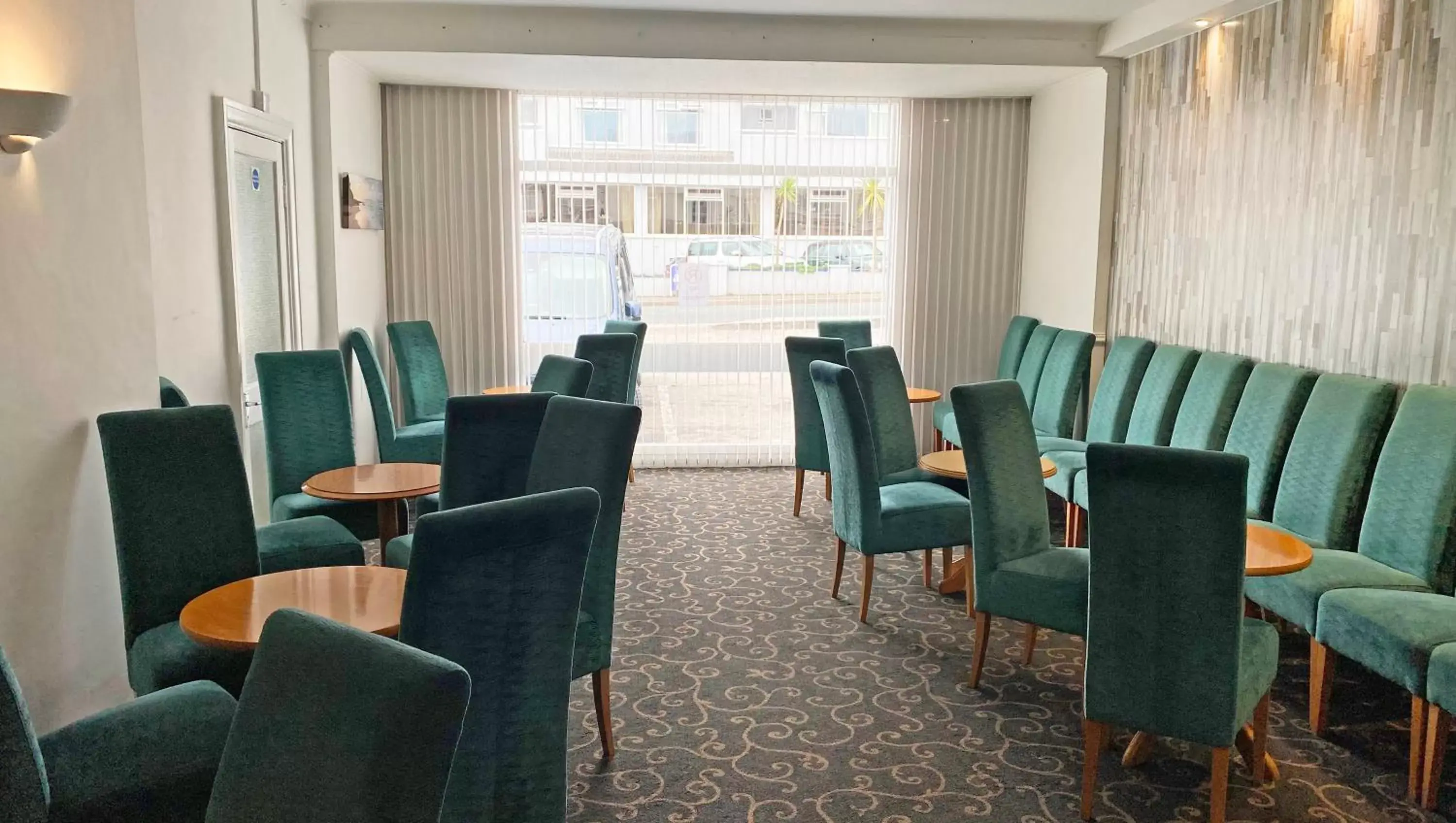Lounge or bar in Magnuson Hotel Sandy Lodge Newquay
