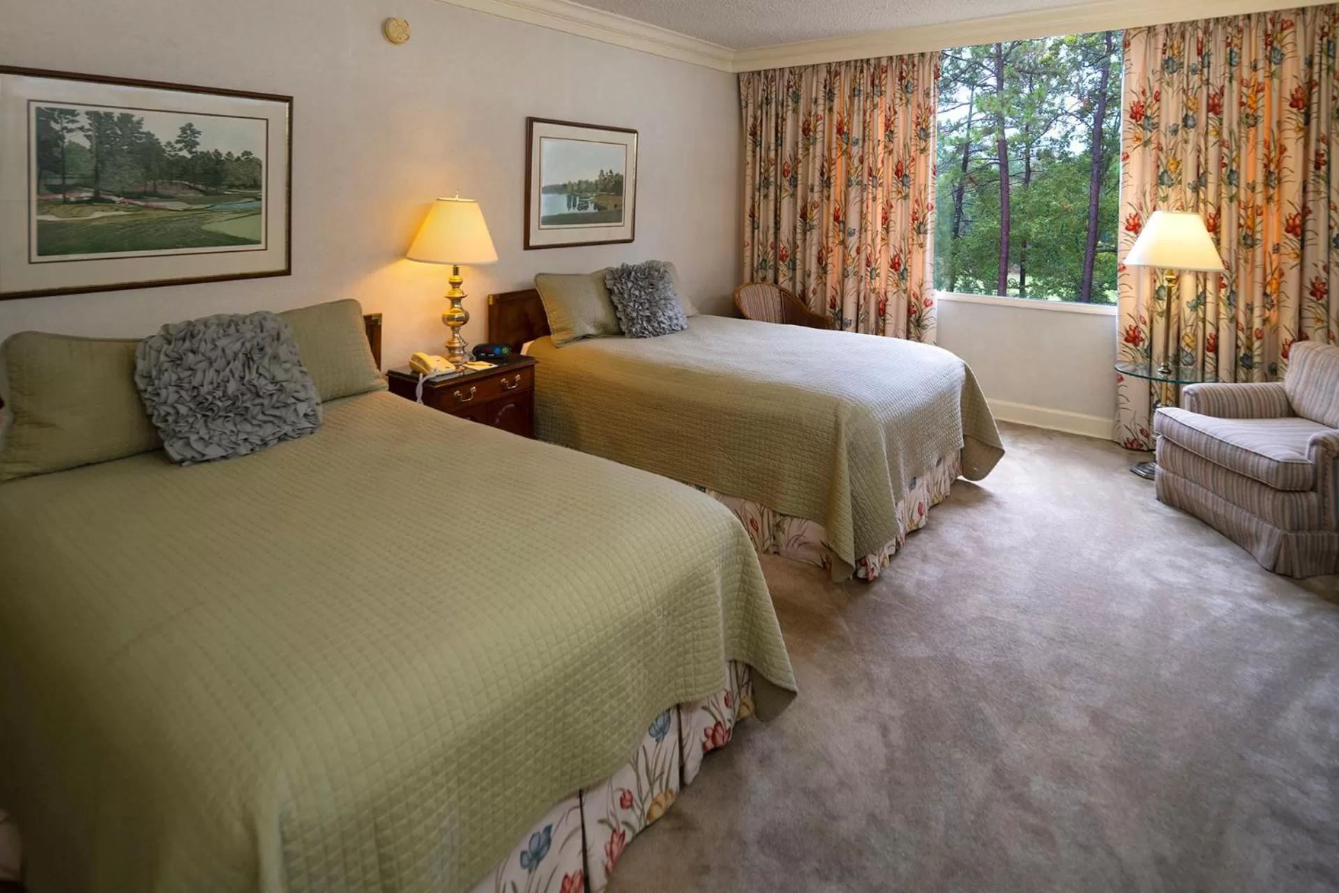 Bed in The Inn at Houndslake