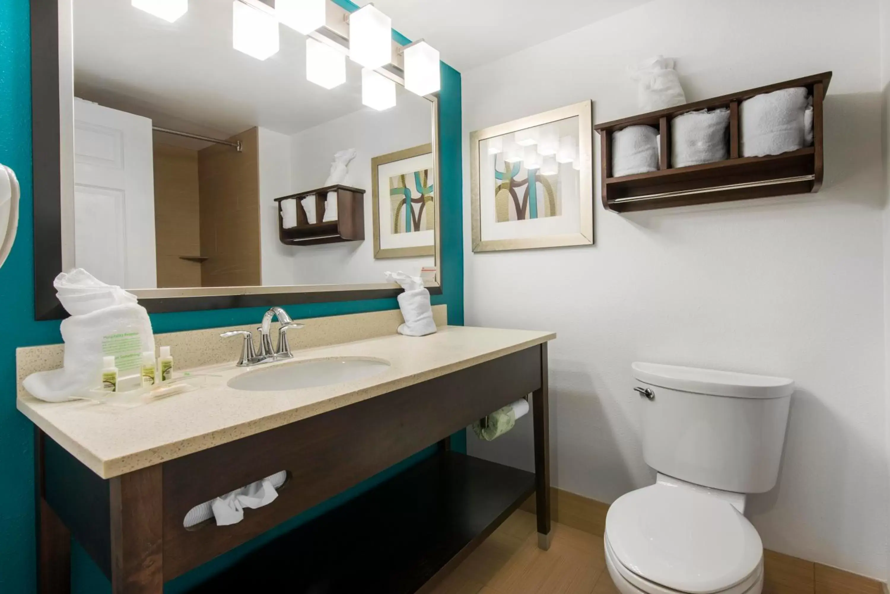 King Room with Sofa Bed in Holiday Inn Savannah South - I-95 Gateway, an IHG Hotel King Room with Sofa Bed in Holiday Inn Savannah South - I-95 Gateway, an IHG Hotel