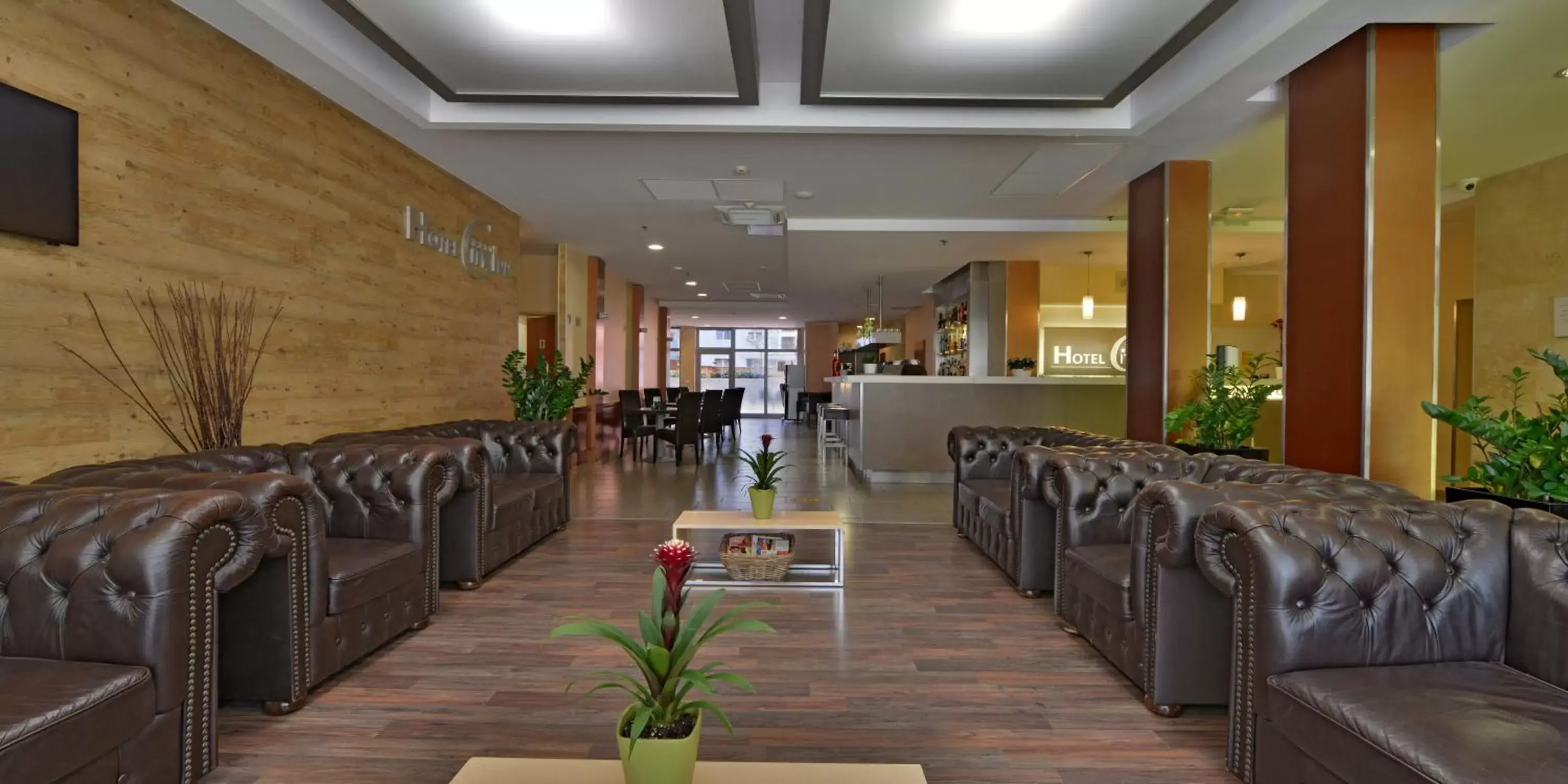 Lobby or reception, Lounge/Bar in Hotel City Inn