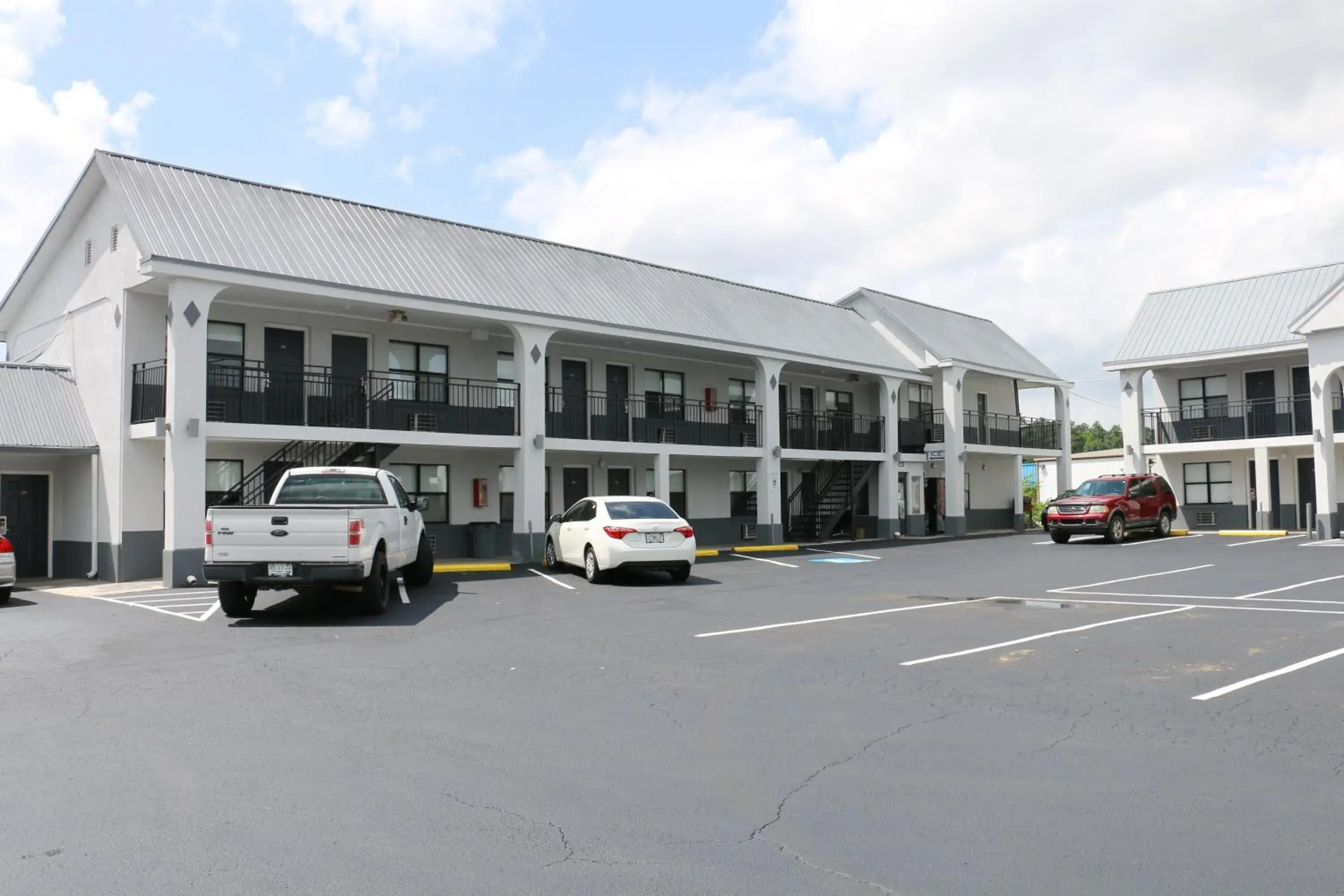 Property Building in Travelodge by Wyndham Calhoun South I-75