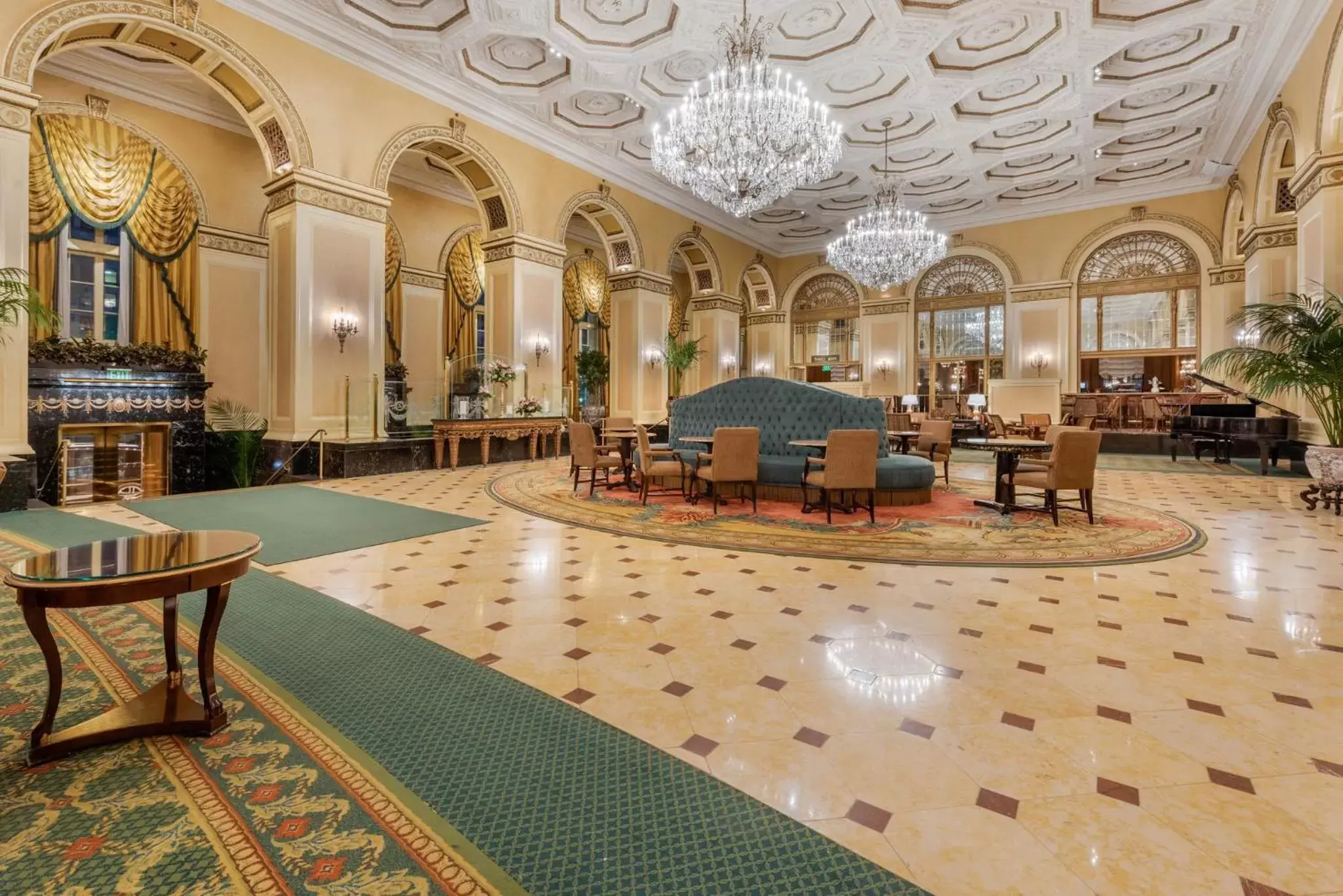 Lobby or reception in Omni William Penn Hotel