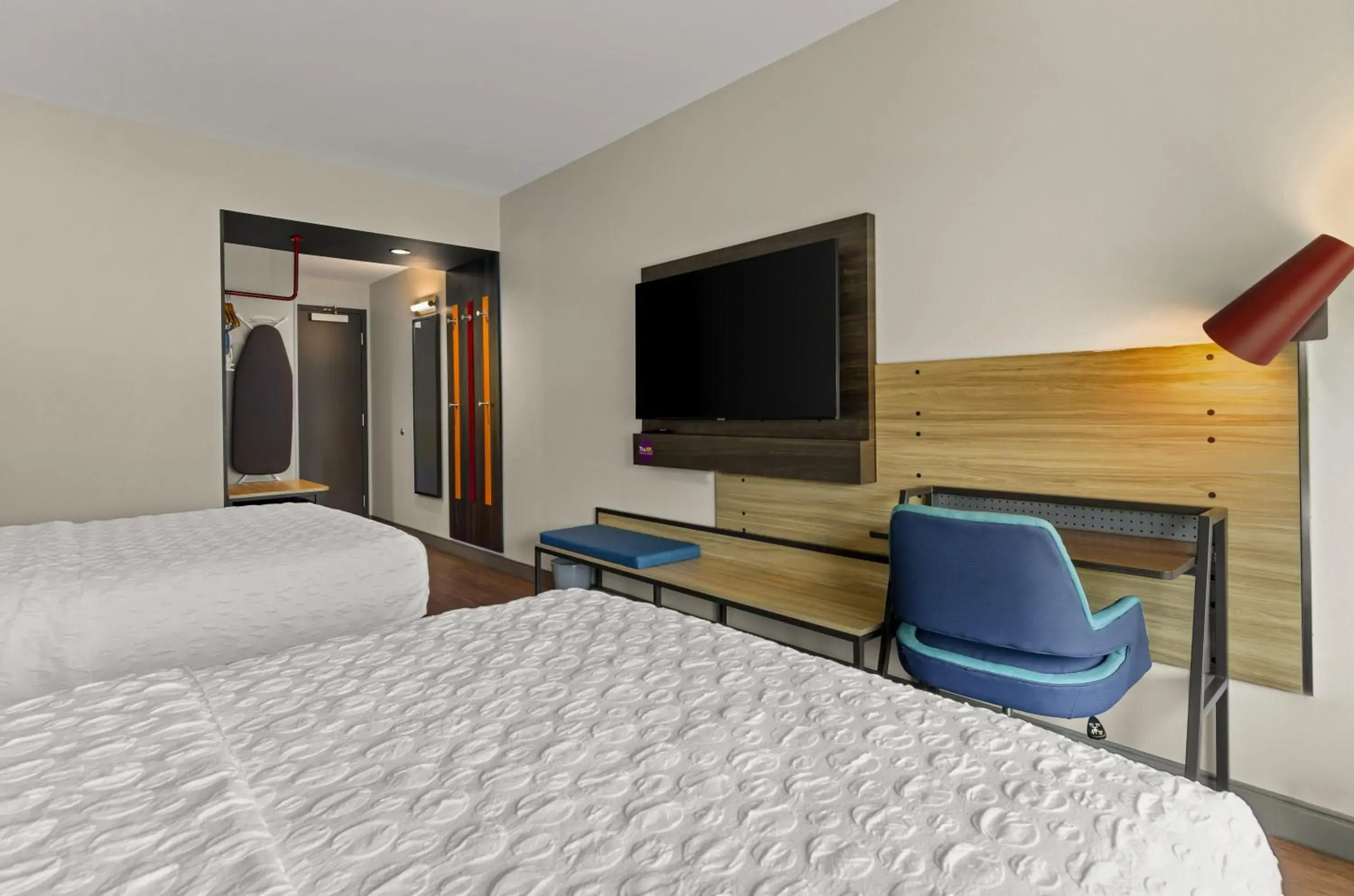 Bed, TV/Entertainment Center in Tru by Hilton Christiansburg