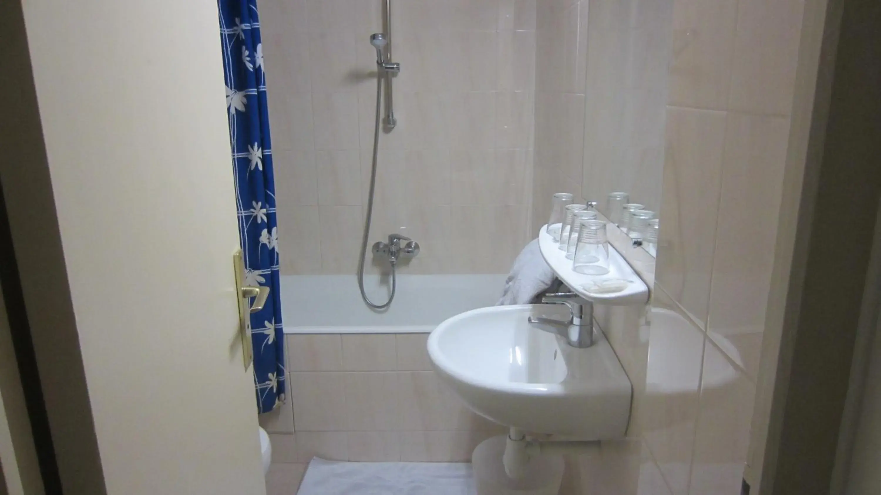 Bathroom in Hotel Jarry Confort