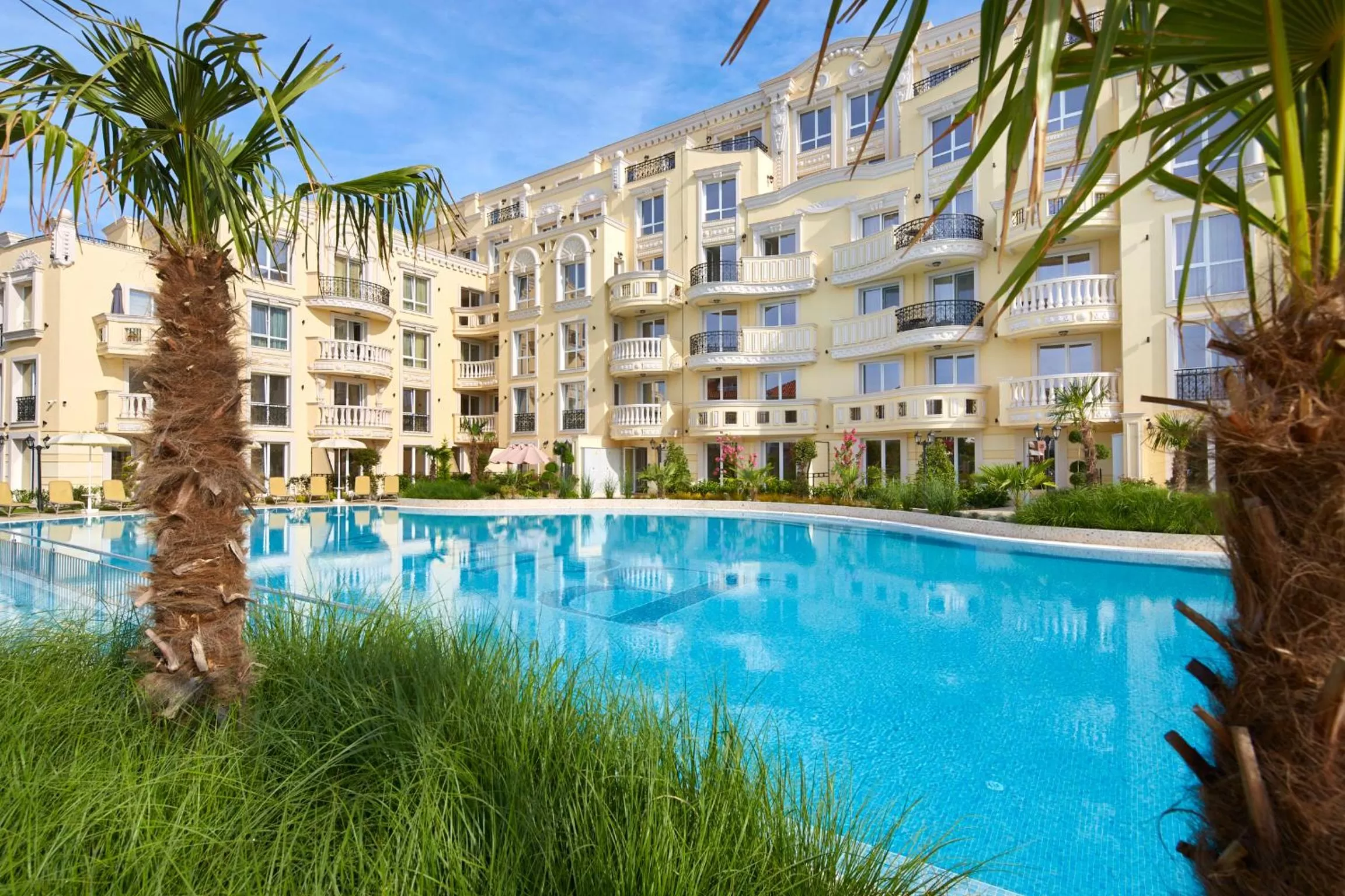 Property building in Bellicity Apart Complex