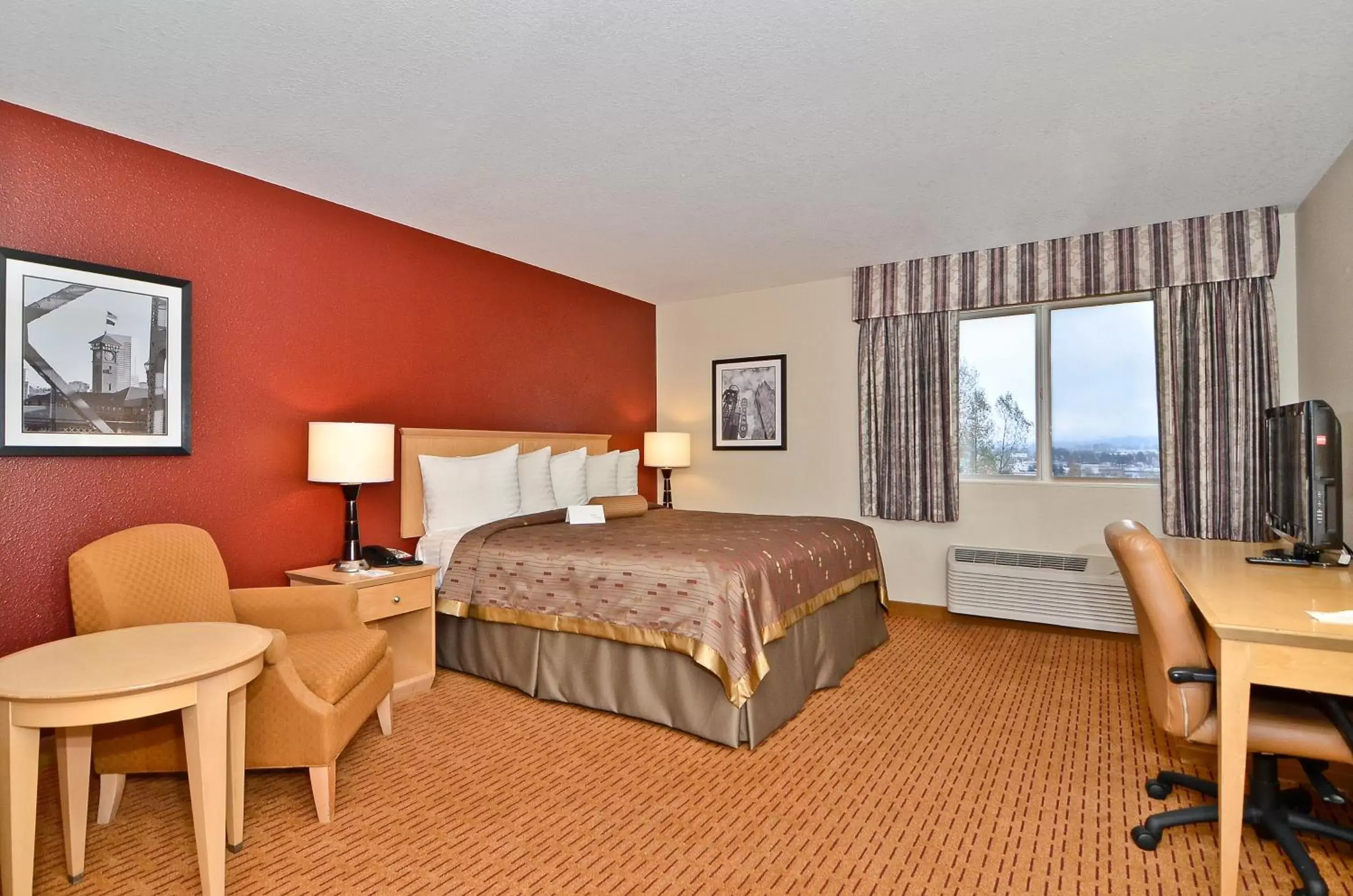 Photo of the whole room in Clackamas Inn and Suites