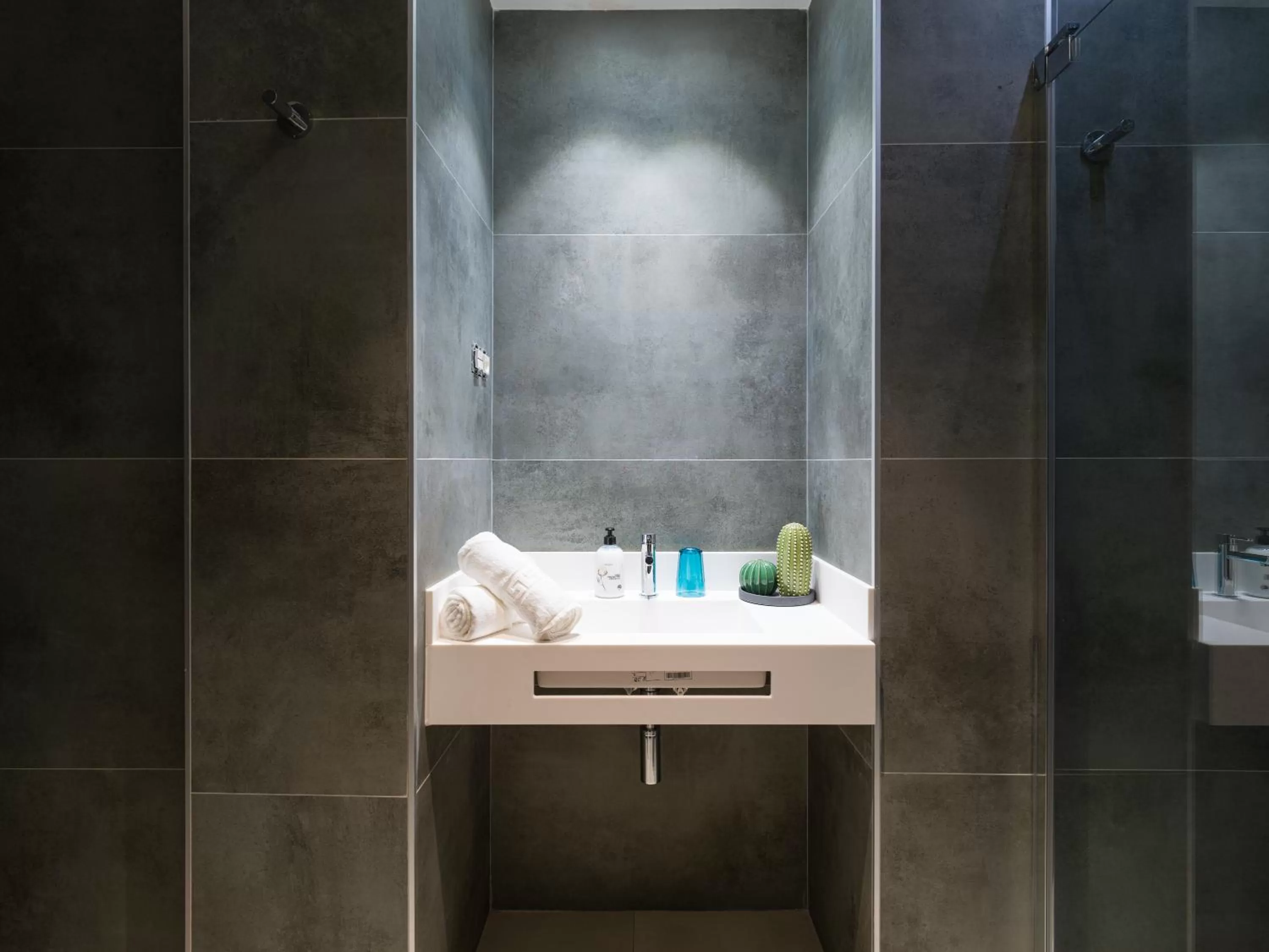 Bathroom in Hotel MG Poniente