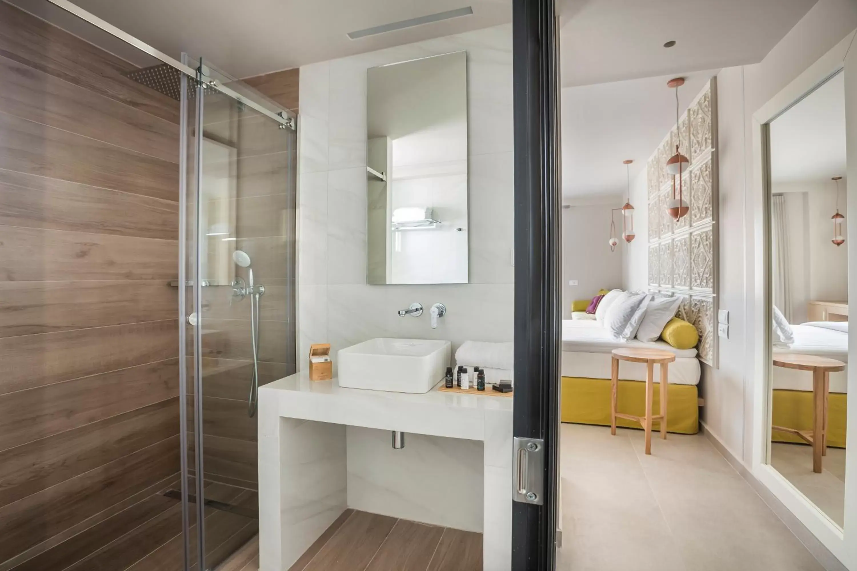 Shower, Bathroom in Ionian Plaza Hotel