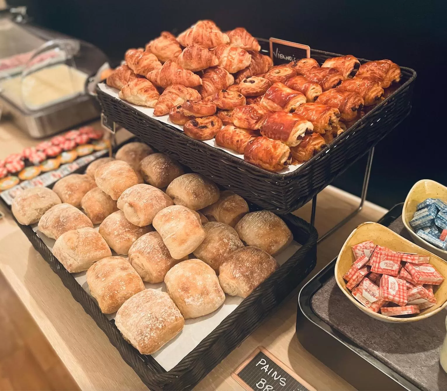 Food and drinks in Sure Hotel by Best Western Bordeaux Lac