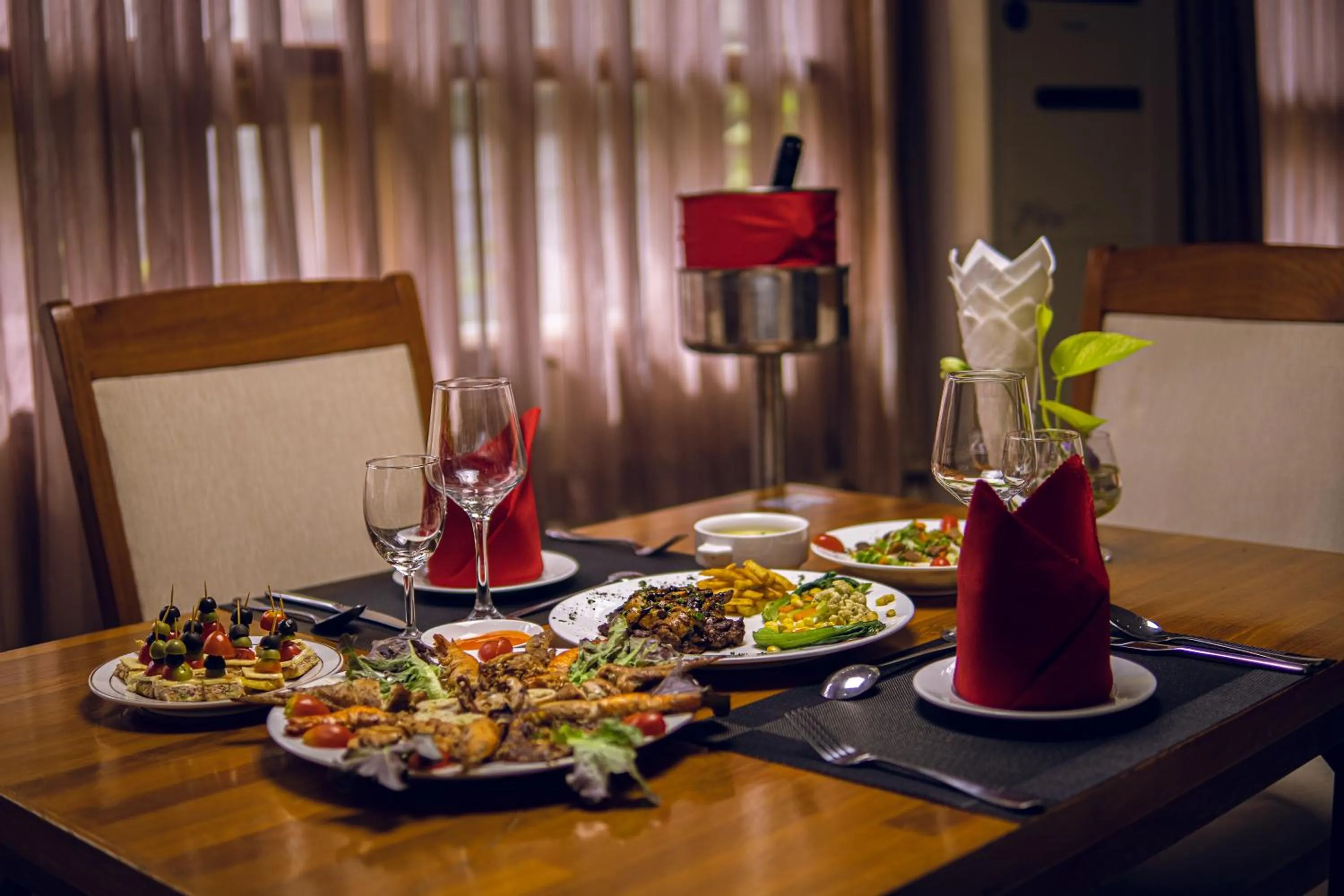 Restaurant/places to eat in Hotel Sidney