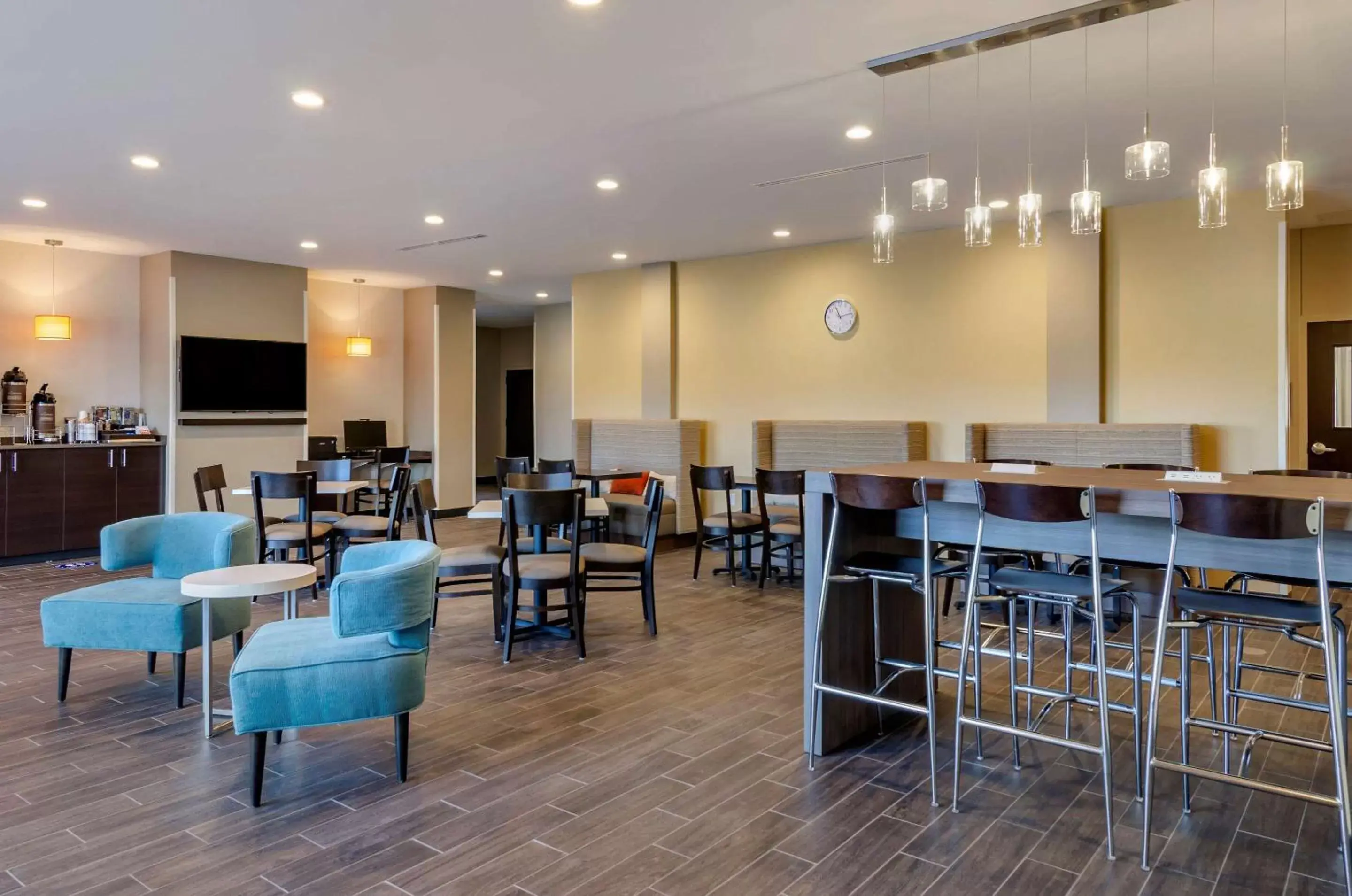 Restaurant/Places to Eat in Sleep Inn Great Falls Airport