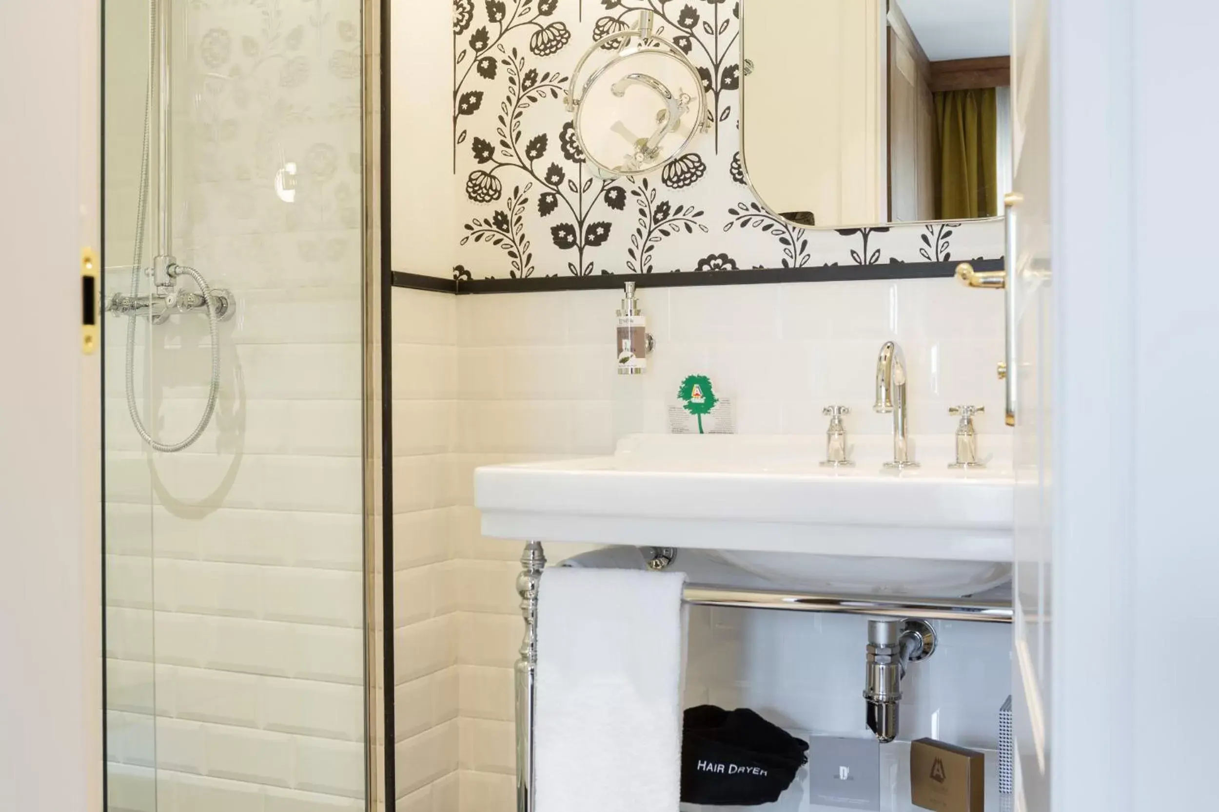 Bathroom in Duca D'Aosta Hotel