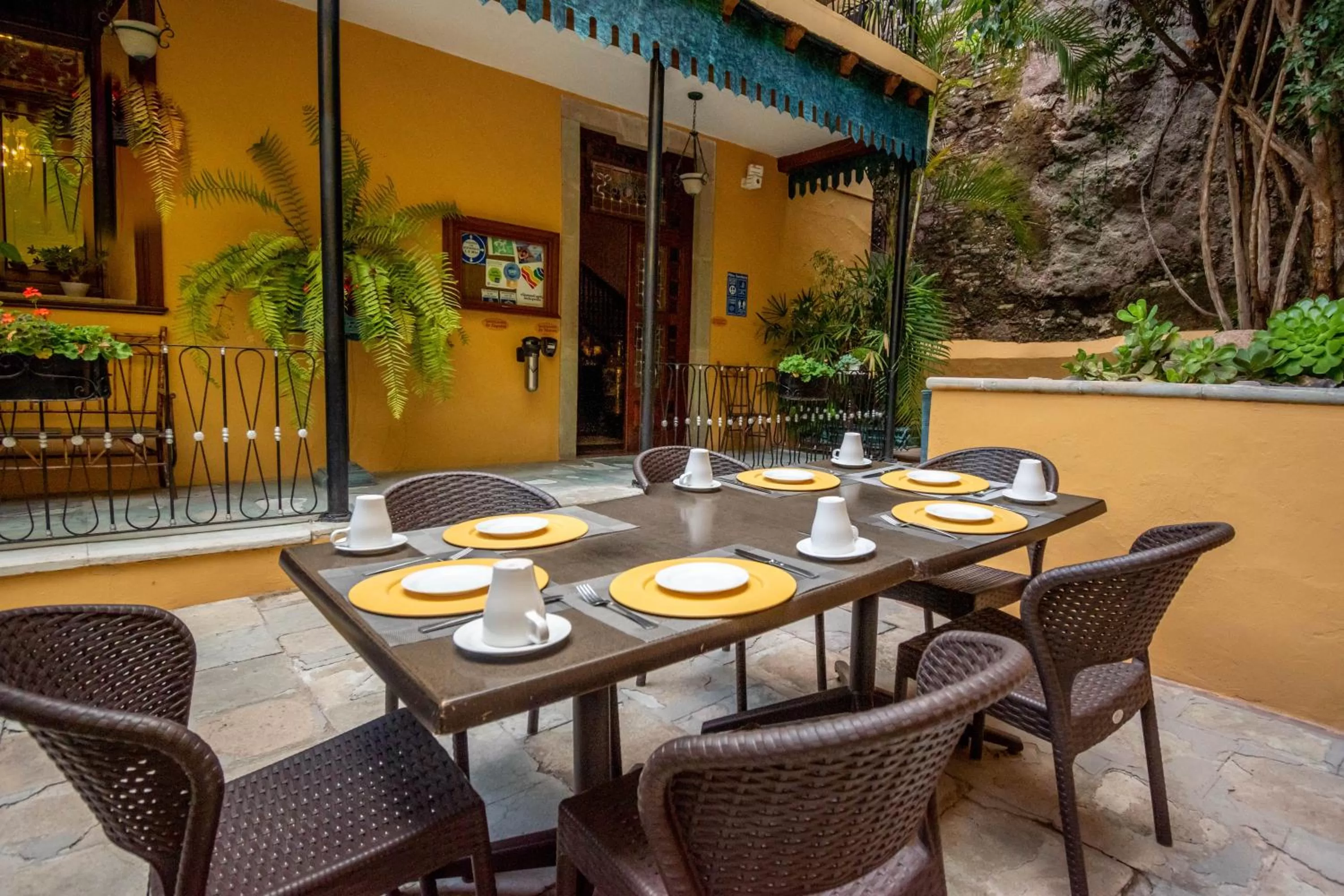 Restaurant/places to eat in Quinta Las Acacias Hotel Boutique