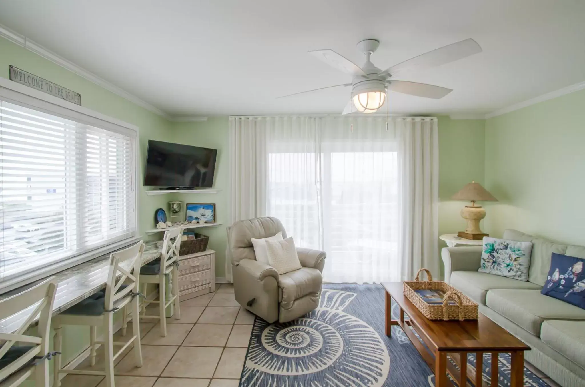 Living room, Seating Area in Sandpeddler Inn and Suites