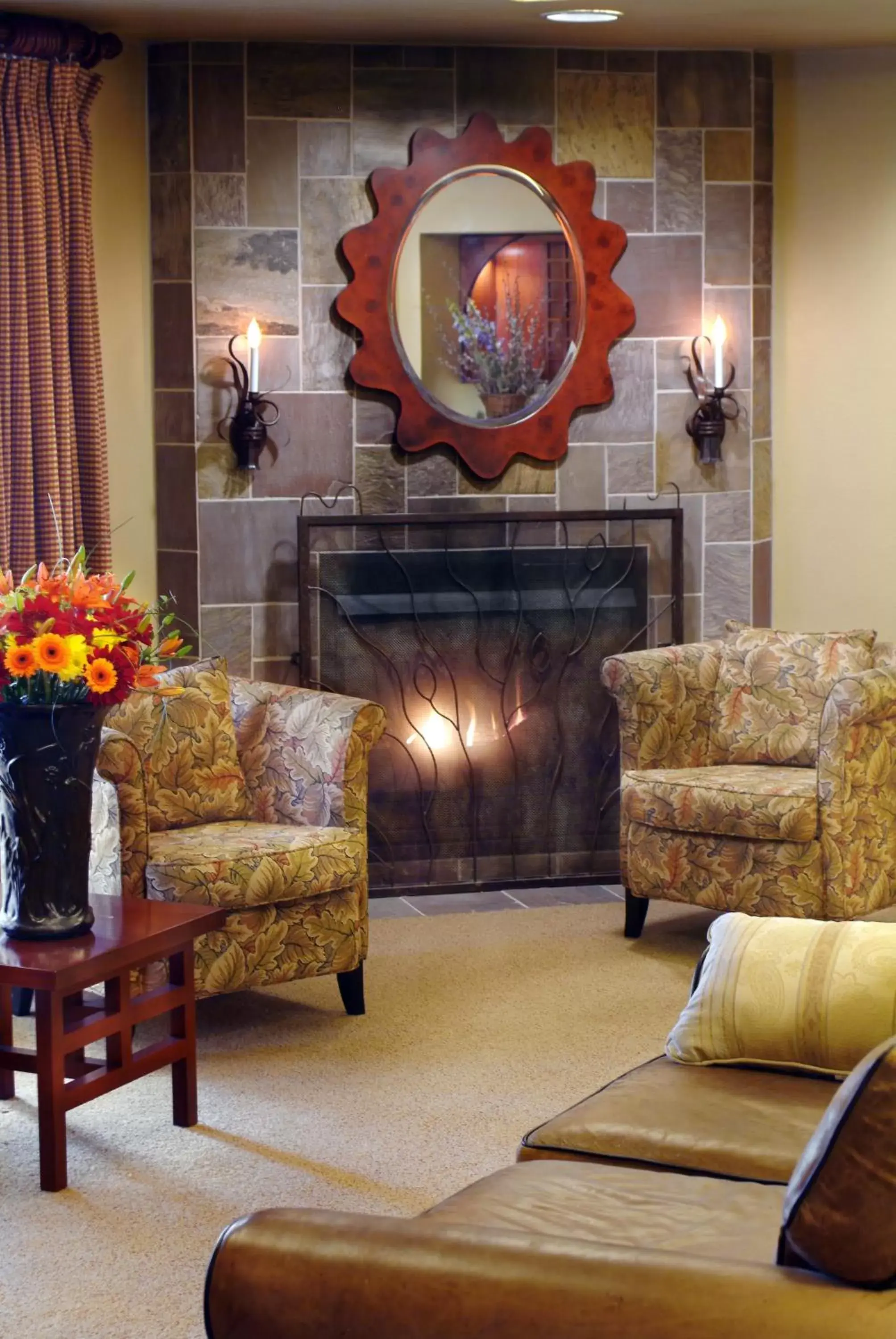 Lobby or reception, Lounge/Bar in Larkspur Landing Bellevue - An All-Suite Hotel