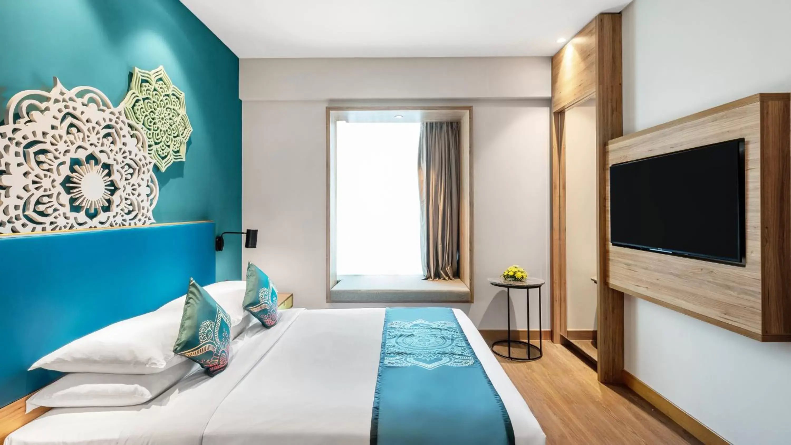 Bedroom, TV/Entertainment Center in Grand Mercure Gandhinagar GIFT City - An Accor Hotels Brand