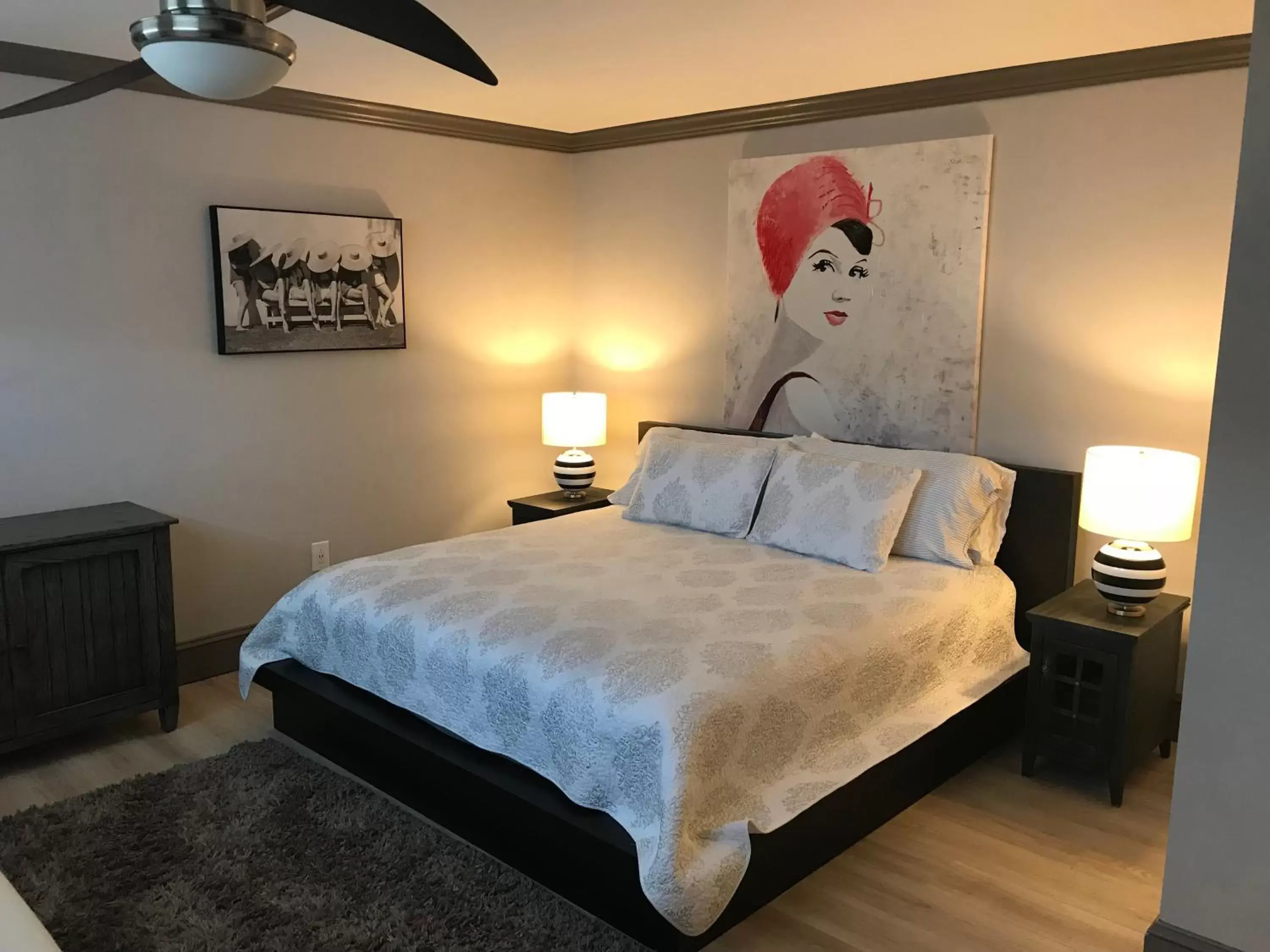 King Room in Elaine's Cape May Boutique Hotel King Room in Elaine's Cape May Boutique Hotel