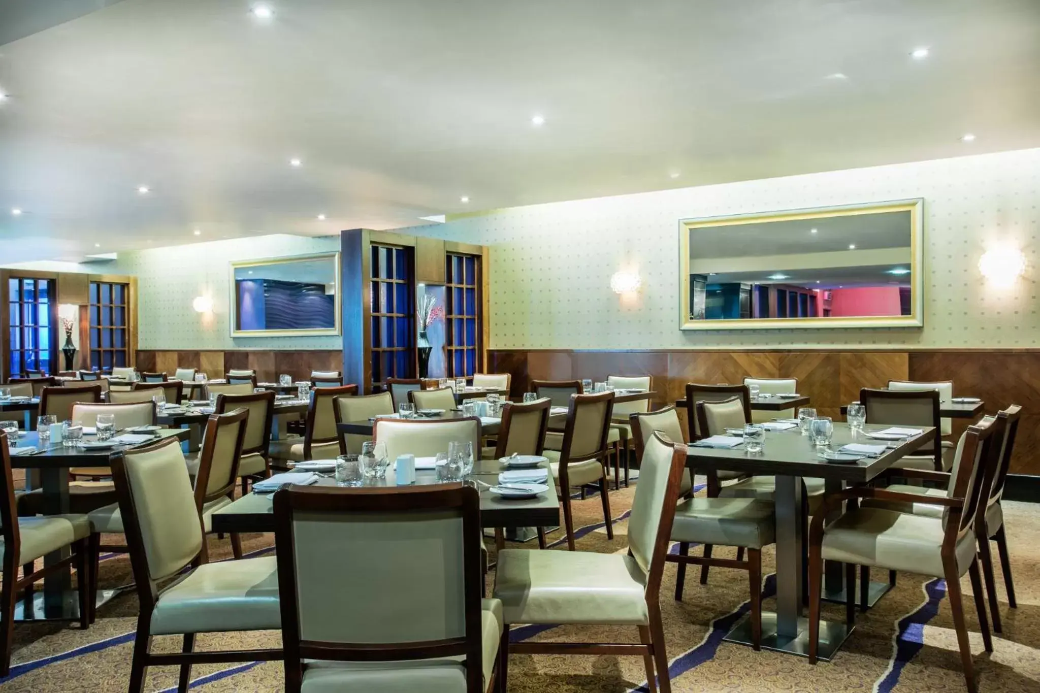 Restaurant/Places to Eat in Crowne Plaza London Ealing, an IHG Hotel