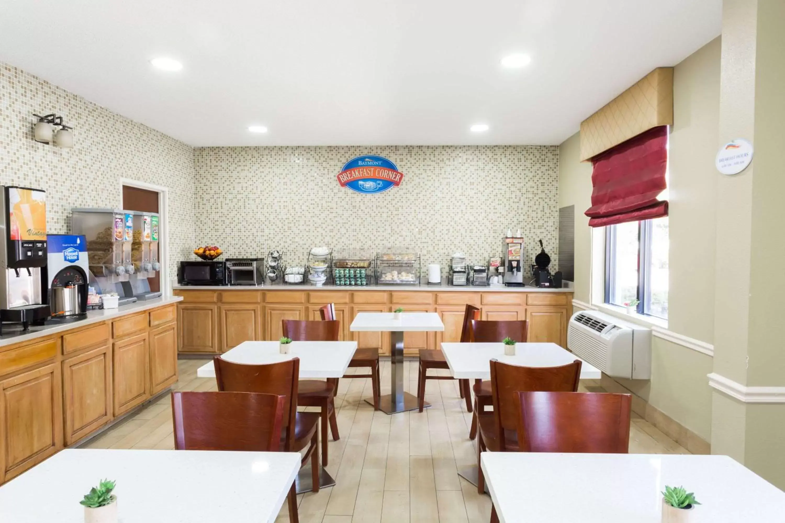 Restaurant/places to eat in Baymont by Wyndham Savannah/Garden City Restaurant/places to eat in Baymont by Wyndham Savannah/Garden City